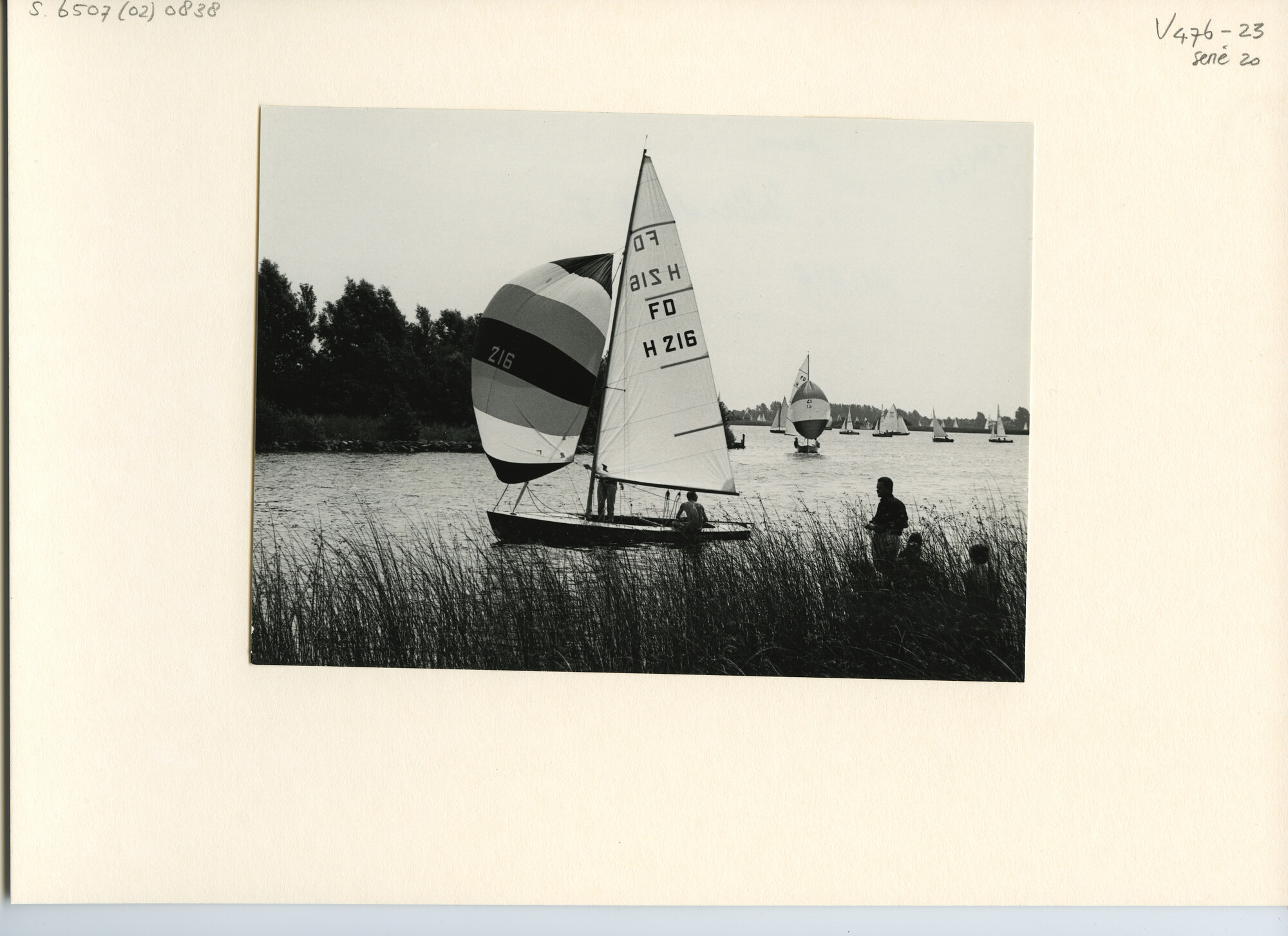 S.6507(02)0838.02; Zwart-wit foto van de Hollandweek I: de FD-klasse op de Loosdrechtse Plassen; foto