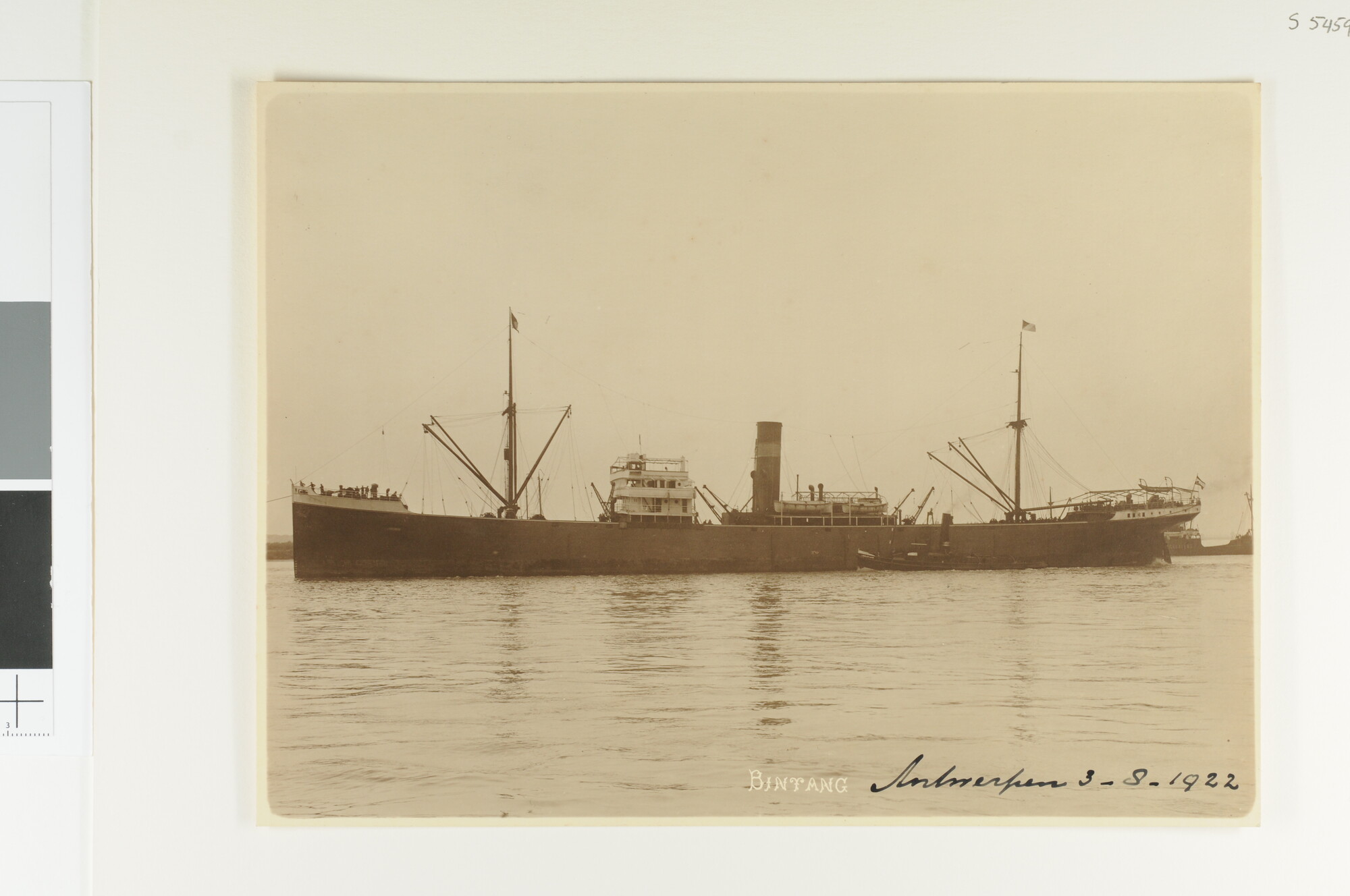 S.5459(13)05; Het vrachtschip ss. 'Bintang' van de SMN; foto