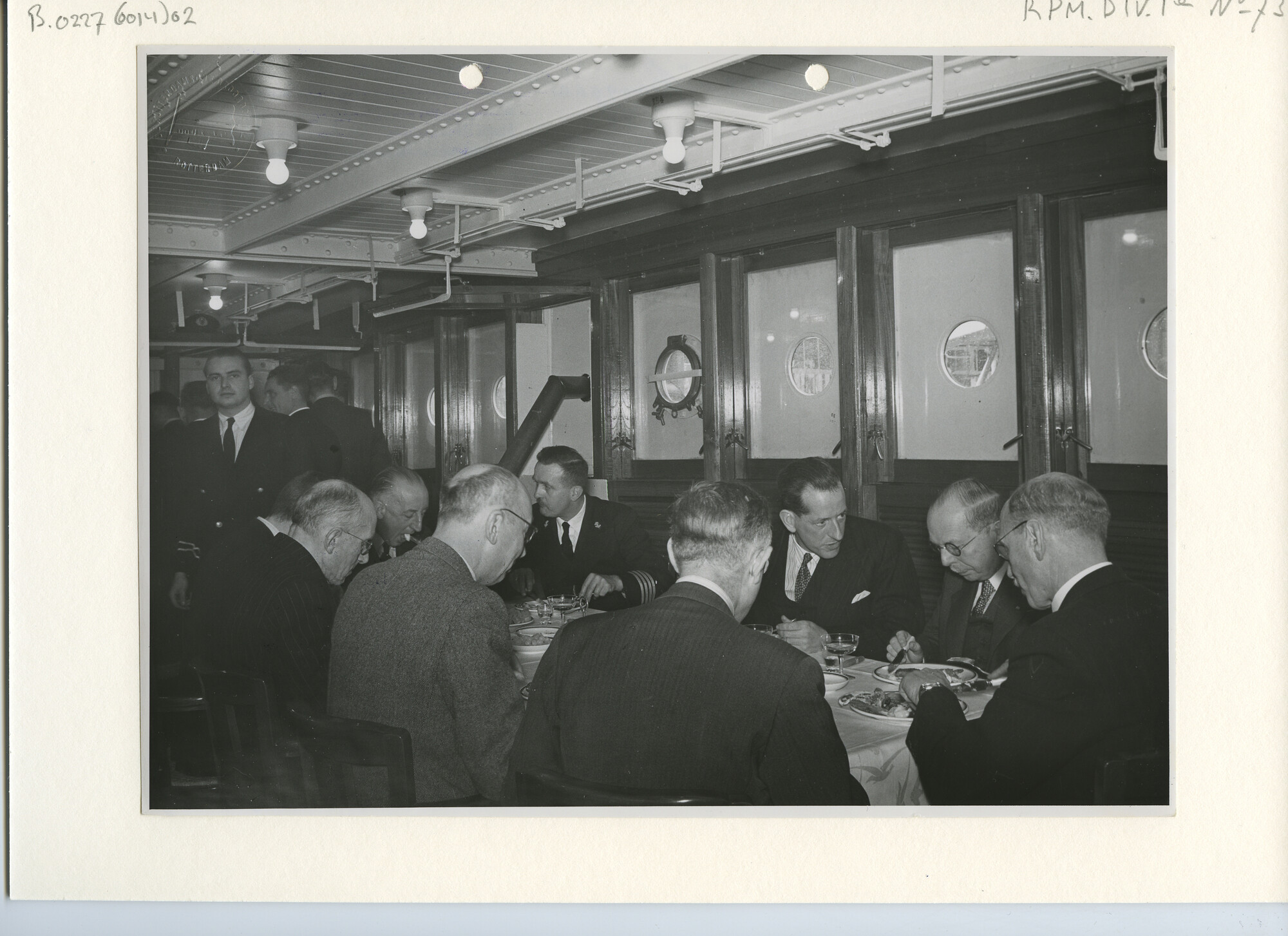 B.0227(0014)02; Foto van de overdracht van ms. 'Banggaai' door de Rotterdamsche Droogdok Maatschappij aan de KPM in Rotterdam [...]; foto