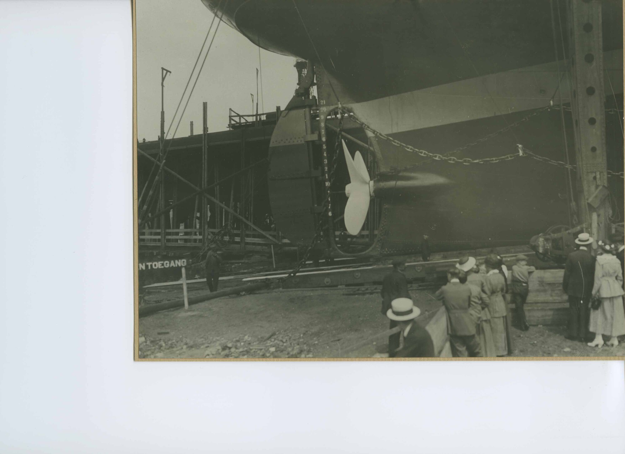S.5444(0493)04; Foto van de tewaterlating van het passagiersschip ss. Van Rensselaer ; foto