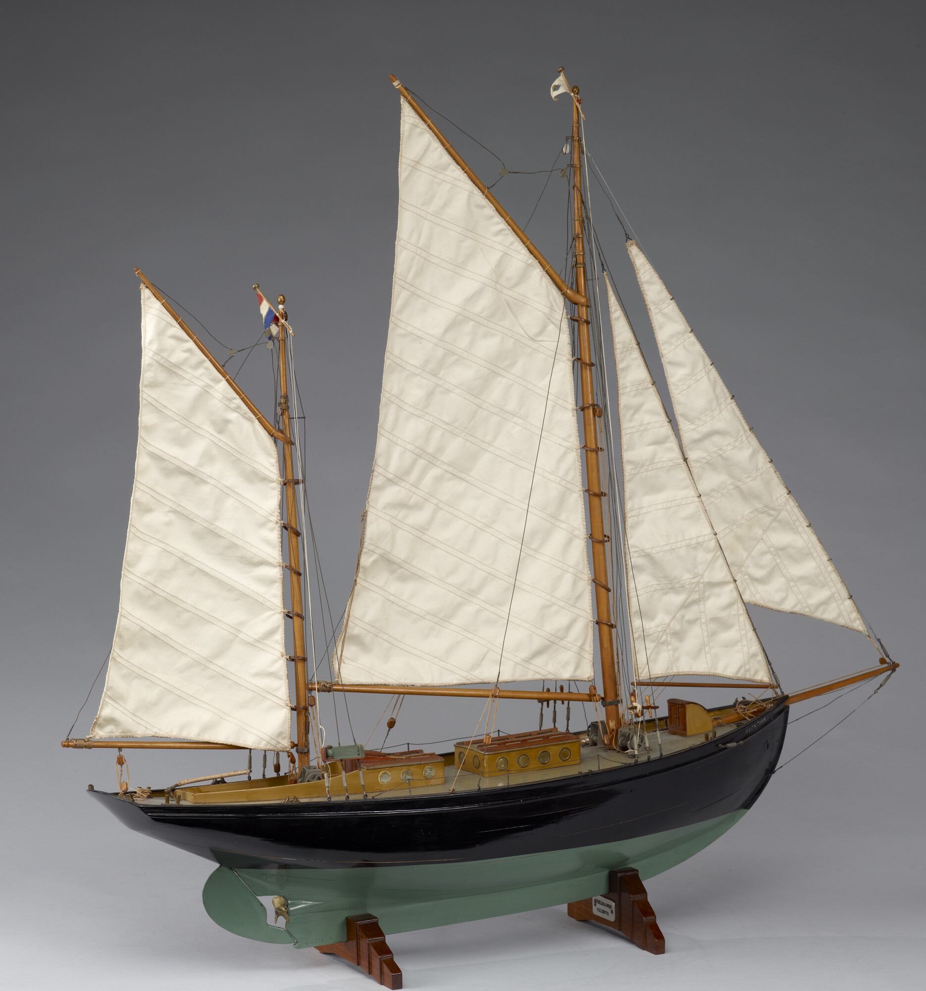 S.2832; Model van het kitsjacht Avontuur; scheepsmodel
