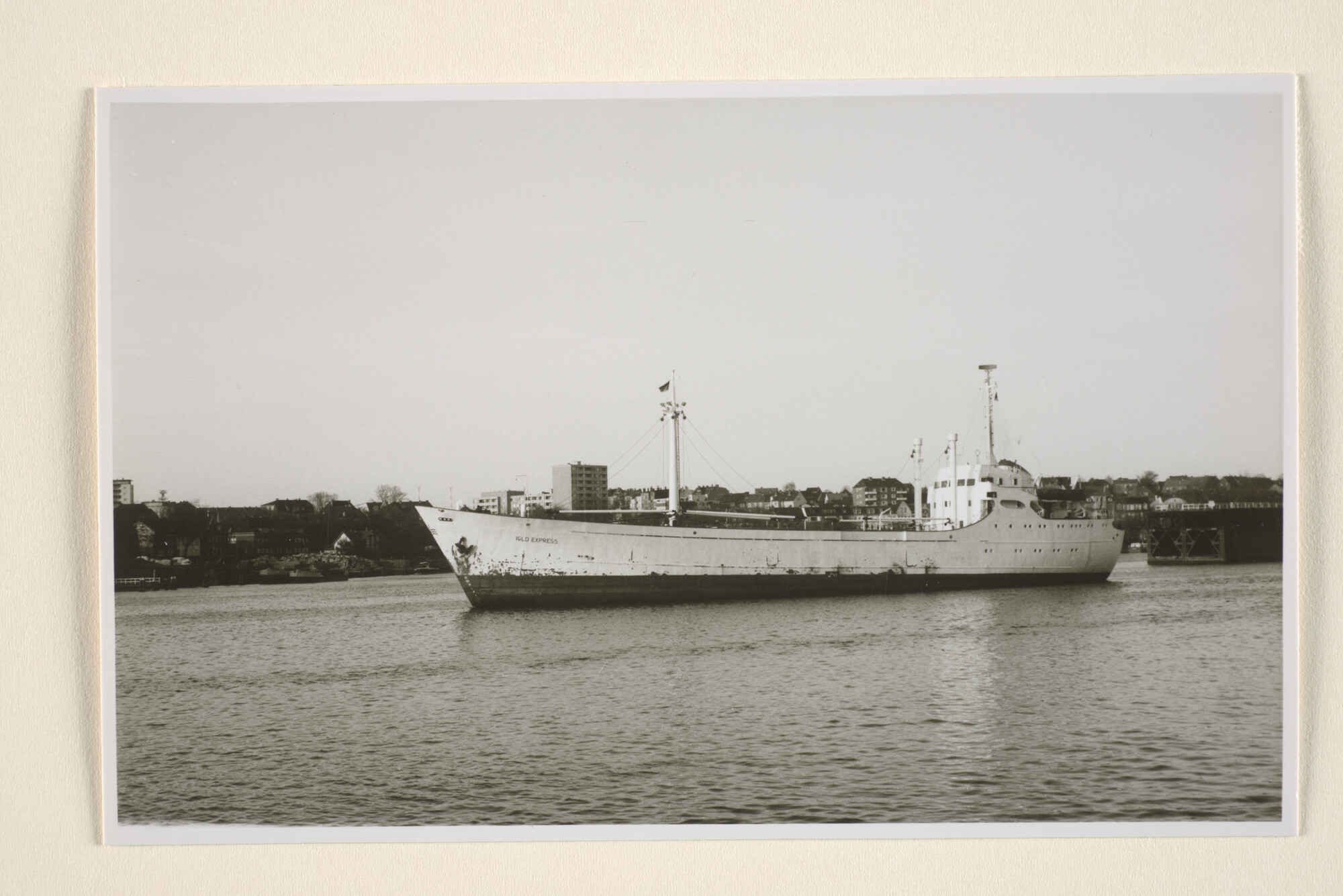 1995.5888; De coaster ms. Iglo Express (ex- Coral Actinia) van Reefer Express (Vroon BV.), Willemstad; foto