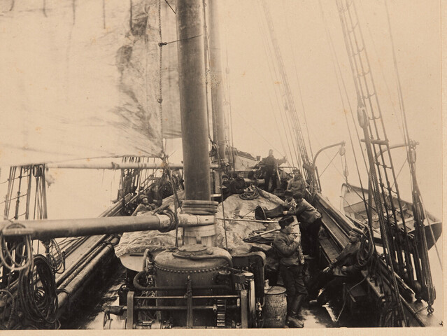 A.0123(04)02; Kooldruk van glasnegatief van de Tweede Noordpoolreis van de Willem Barents naar Nova Zembla; fotoreportage