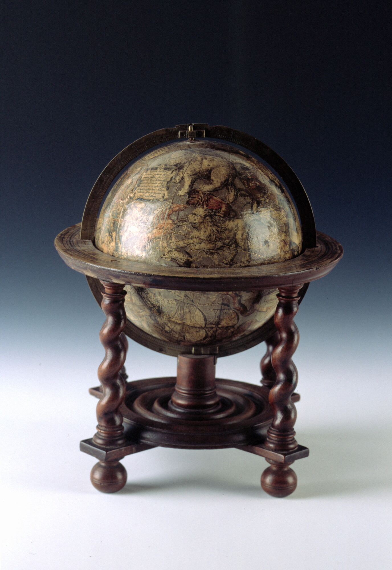 A.0233; Hemelglobe van 13,5 cm. in doorsnede door Willem Jansz. Blaeu, 1606 in de latere uitgave van na 1621; globe