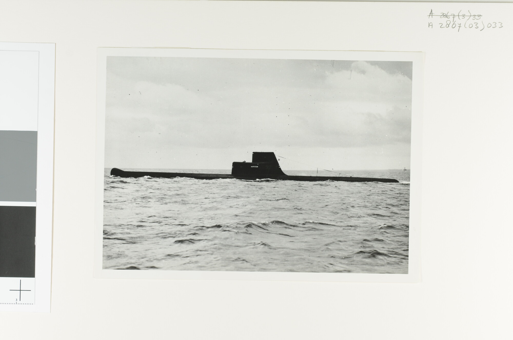 A.2867(03)033; De Franse onderzeeboot 'Marsouin' van de Narval- klasse op zee; foto