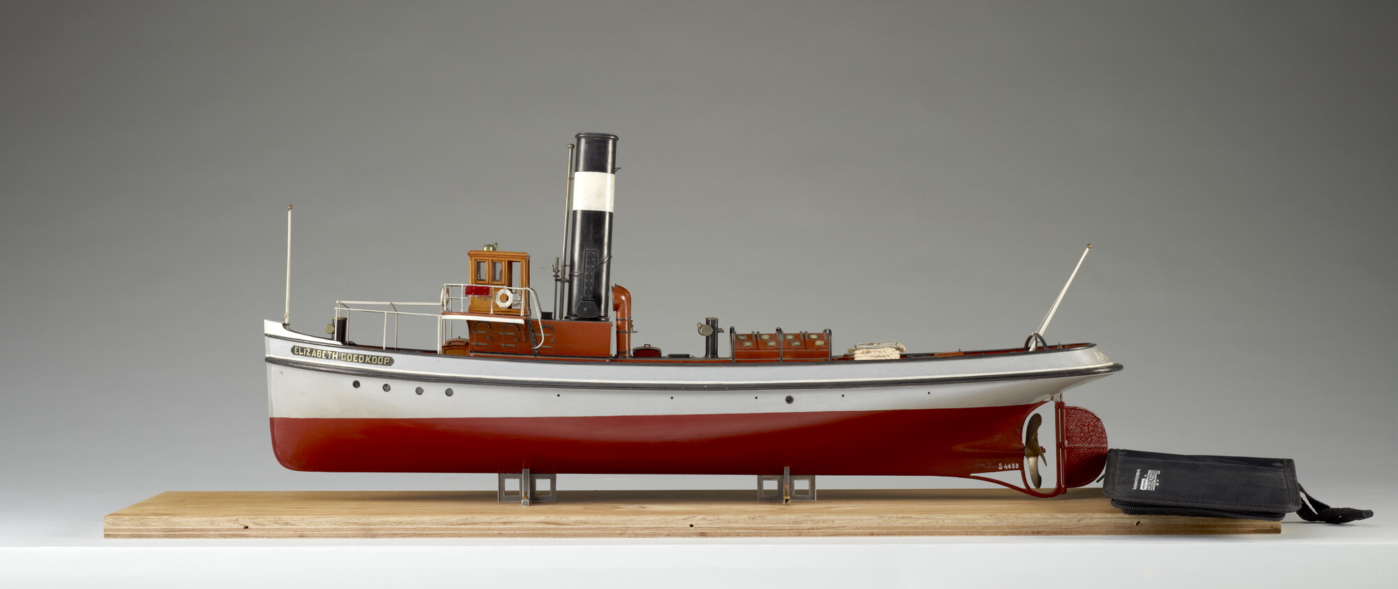 S.4653; Model van de havensleepboot Elizabeth Goedkoop; scheepsmodel