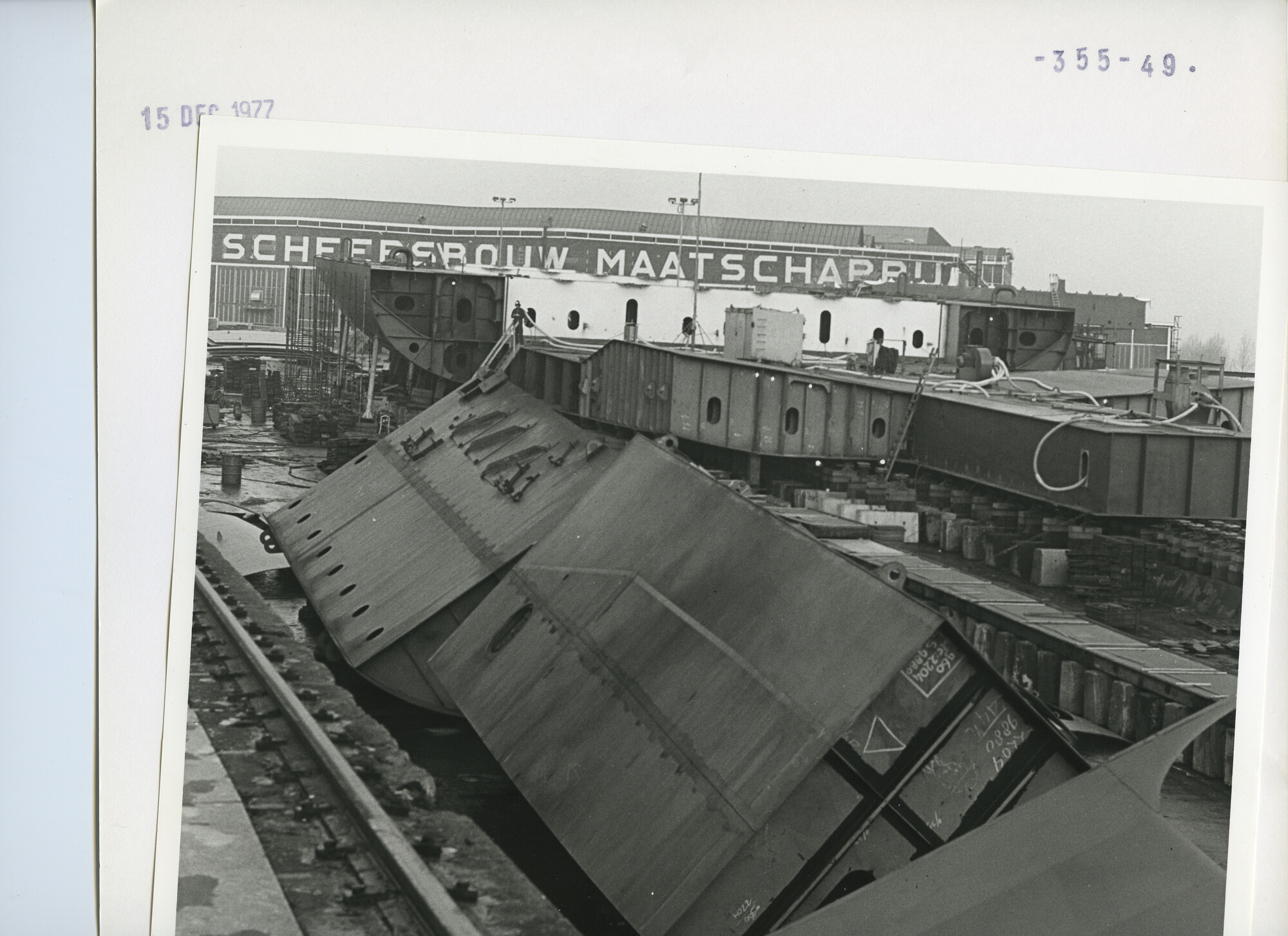 S.5444(6030)7; Foto van het containerschip ms. Incotrans Spirit in aanbouw op helling II/III van de NDSM; foto
