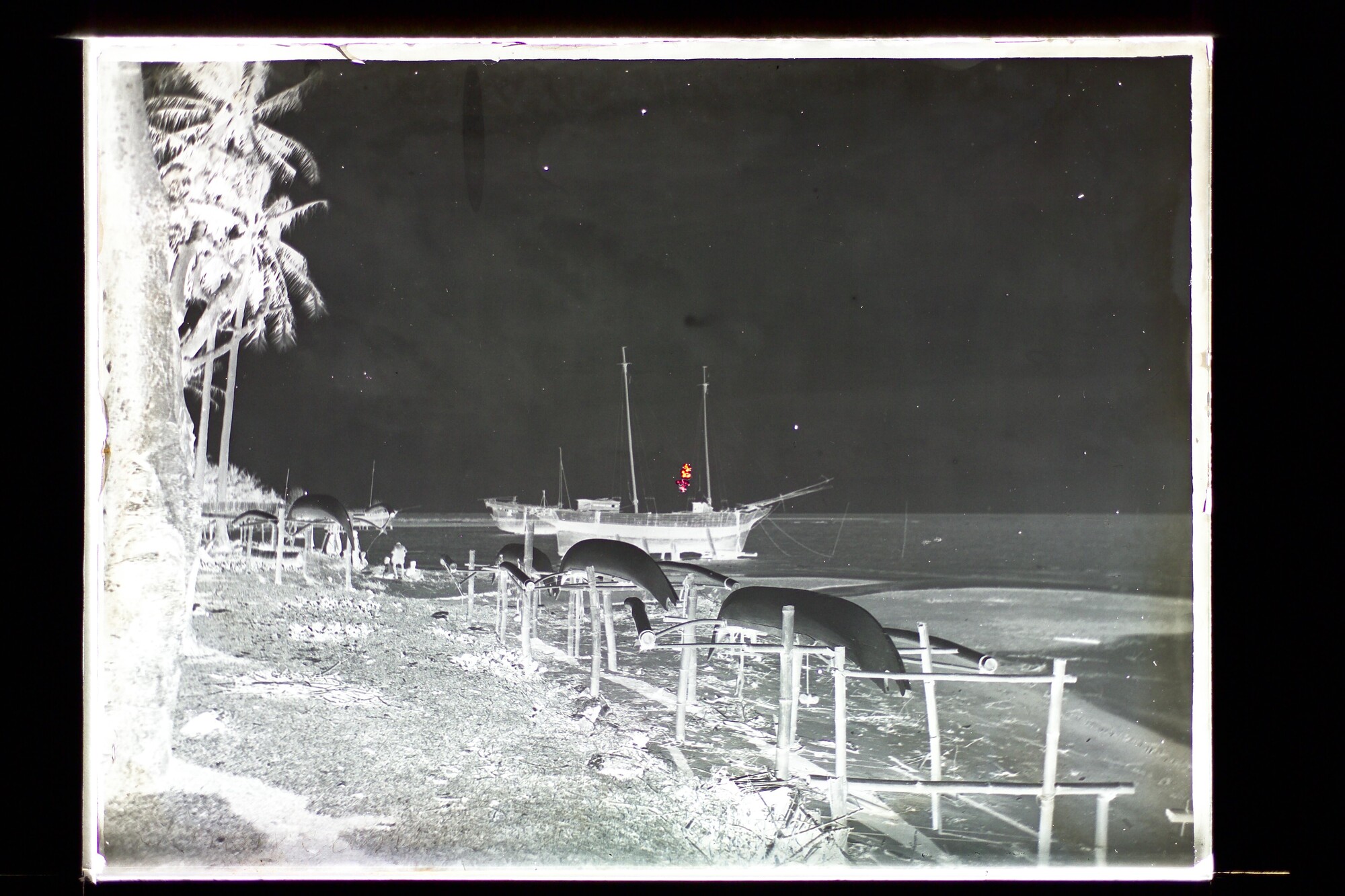 S.3319(185)a; Strand op het eiland Bawean; negatief
