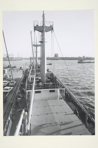 S.5219(12)0377; De afbouw van het vrachtschip ms. 'Nico P.W.'; foto