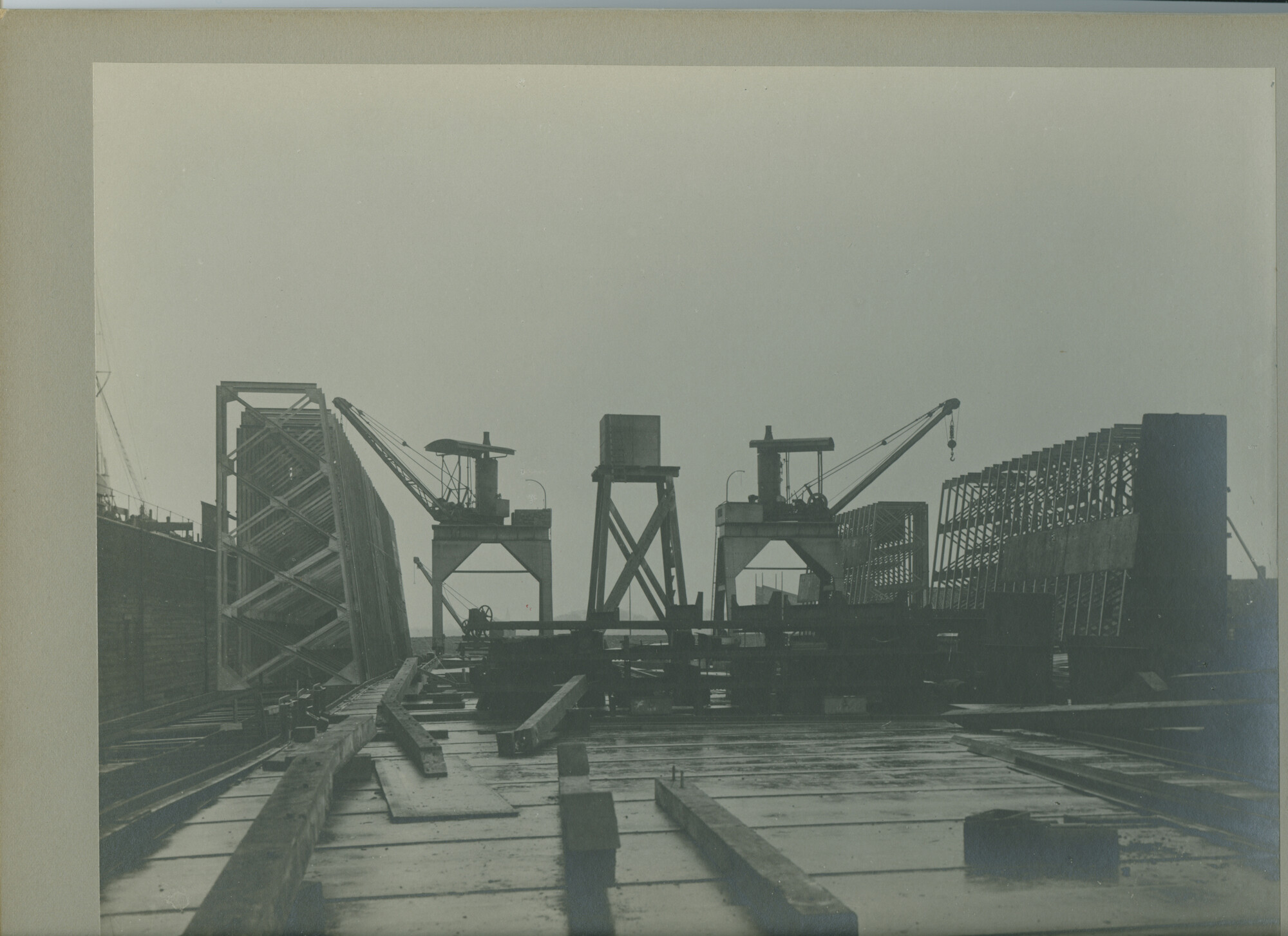 S.5444(0092)3; Foto van het drijvende dok Wilhelminadok gebouwd door de NSM; foto