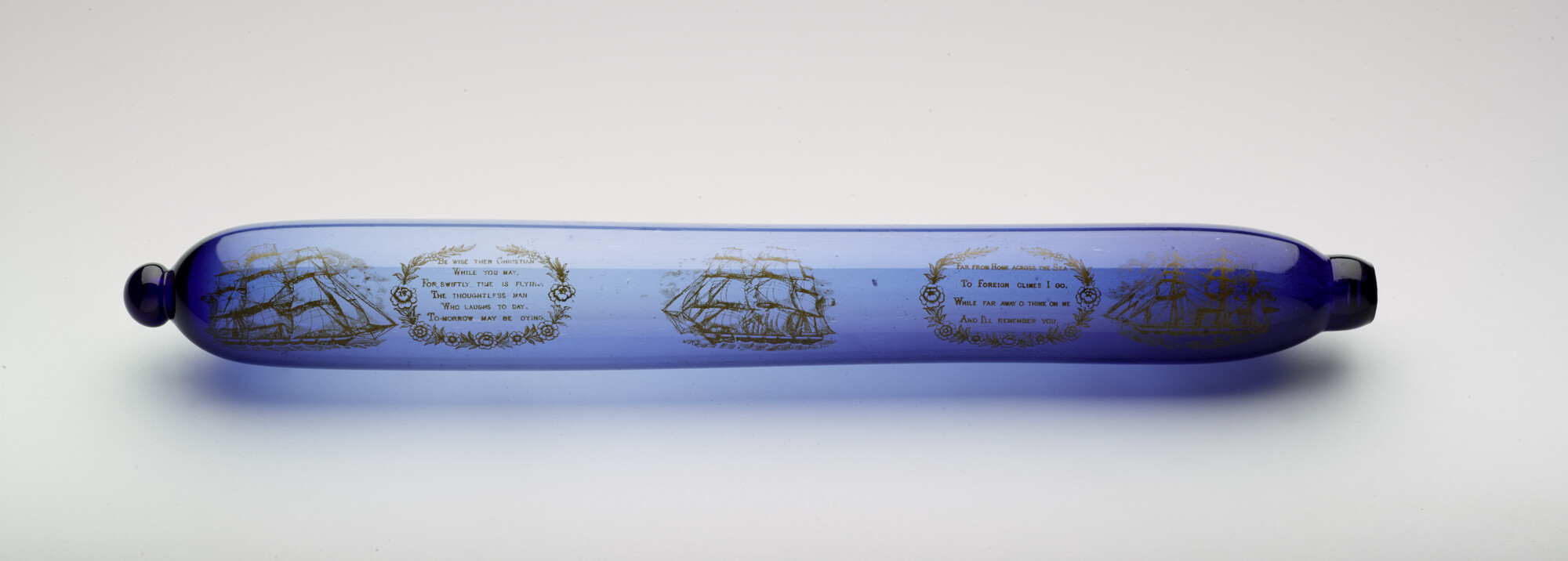 A.4520; Rolling Pin van donkerblauw, geblazen glas; koker