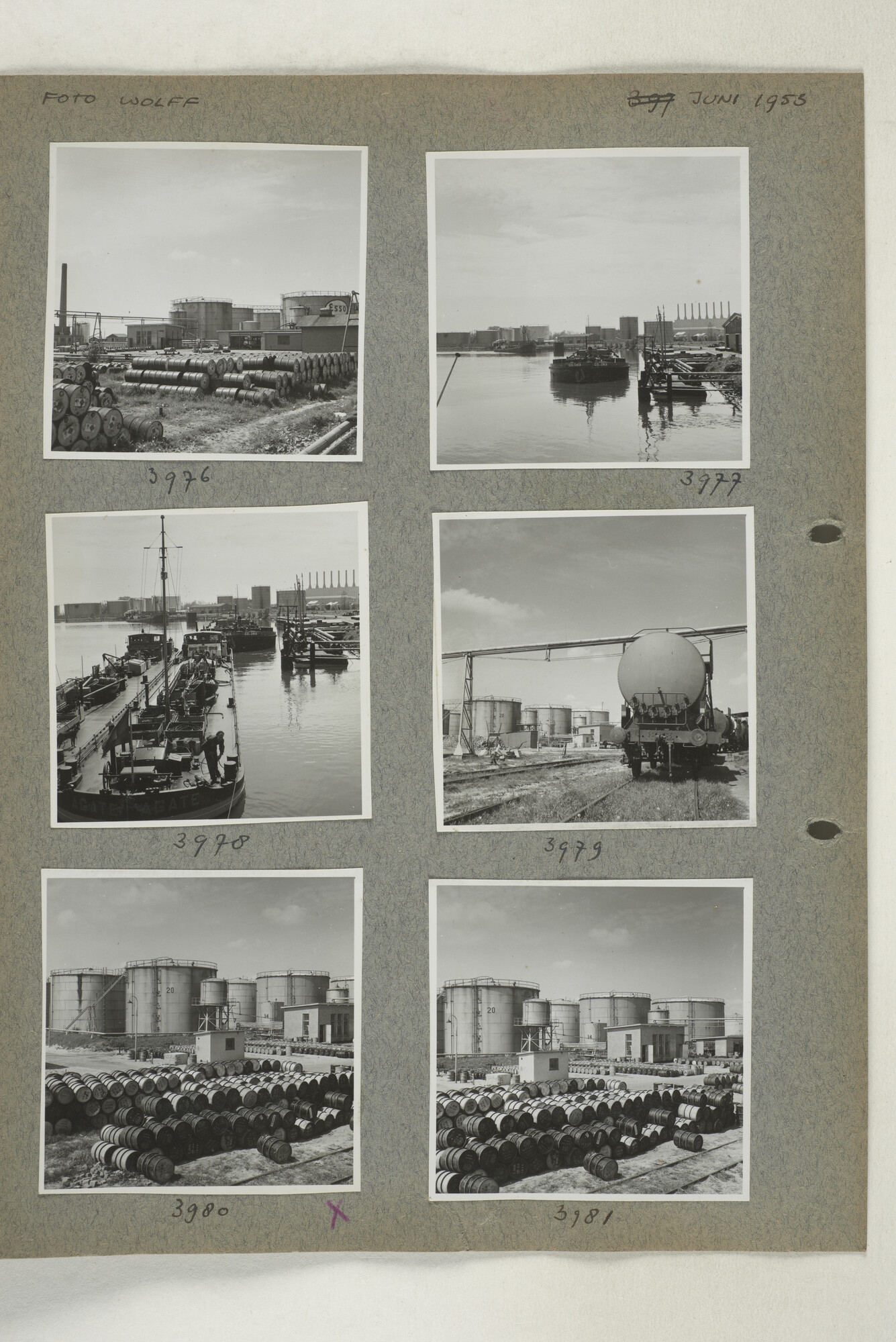 1998.2182; Omslag (voorheen ordner) met een grote hoeveelheid proef foto's van de haven en de stad van Amsterdam; omslag