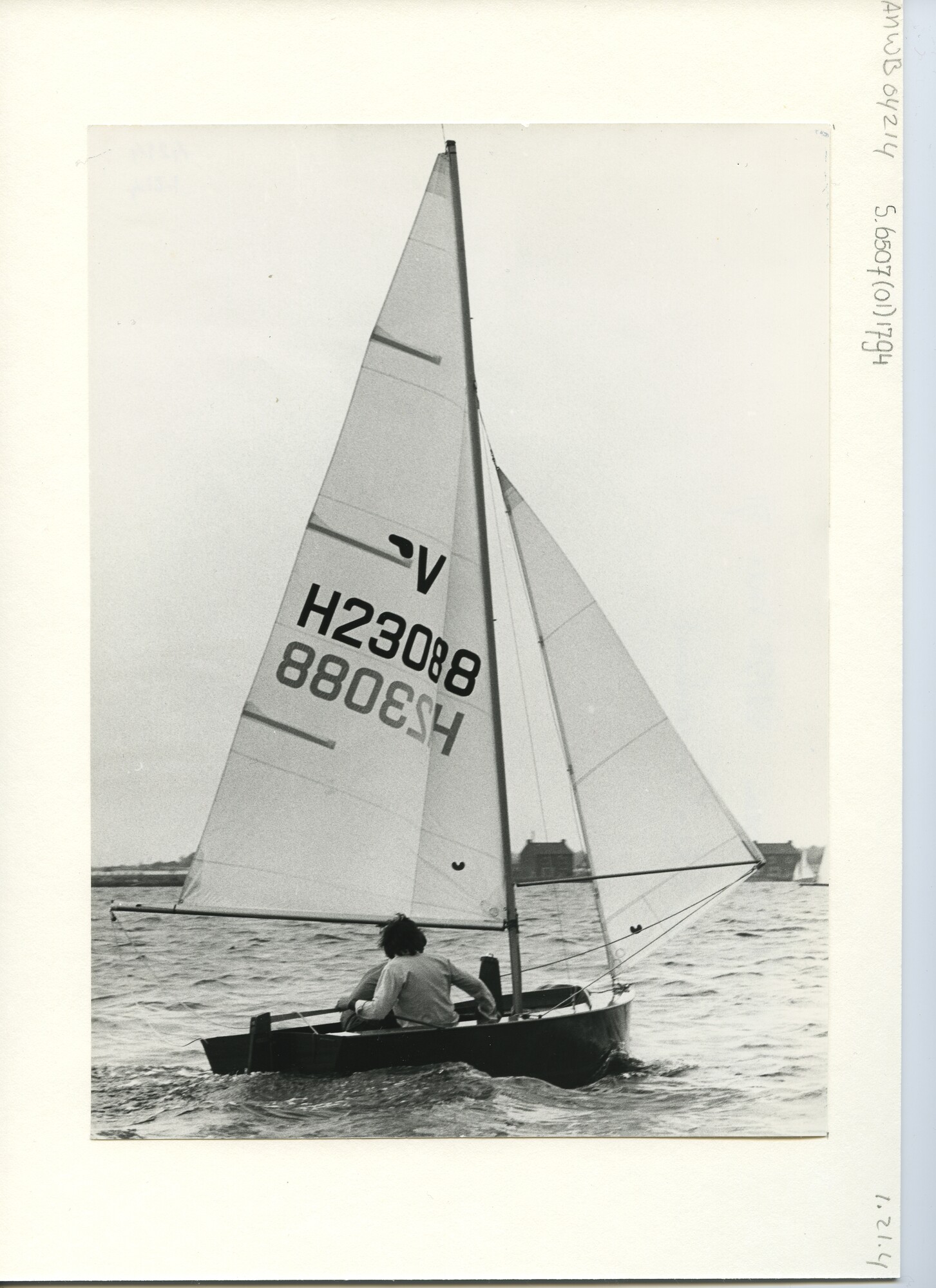 S.6507(01)1794; Foto van een Vaurien op het Braassemermeer, 1971; foto