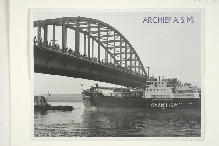 S.5219(12)0265; Foto's van proeftocht van het Noord-Ierse (Laker) vrachtschip ms. 'Fair Head', gebouwd op de dwarshelling van de ASM; fotoreportage