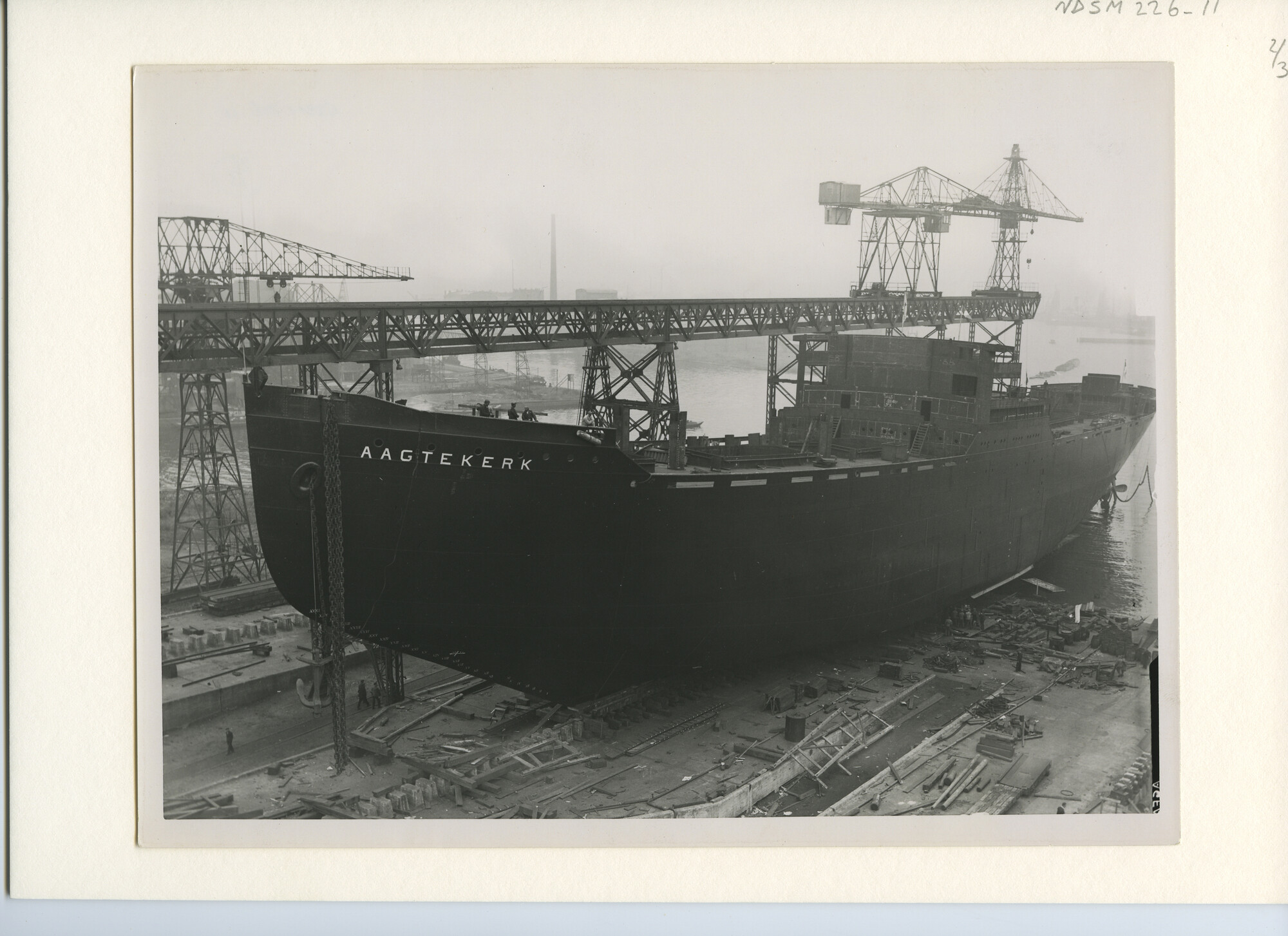 S.5444(1048)18; Foto van de tewaterlating van het vrachtschip ms. Aagtekerk; foto