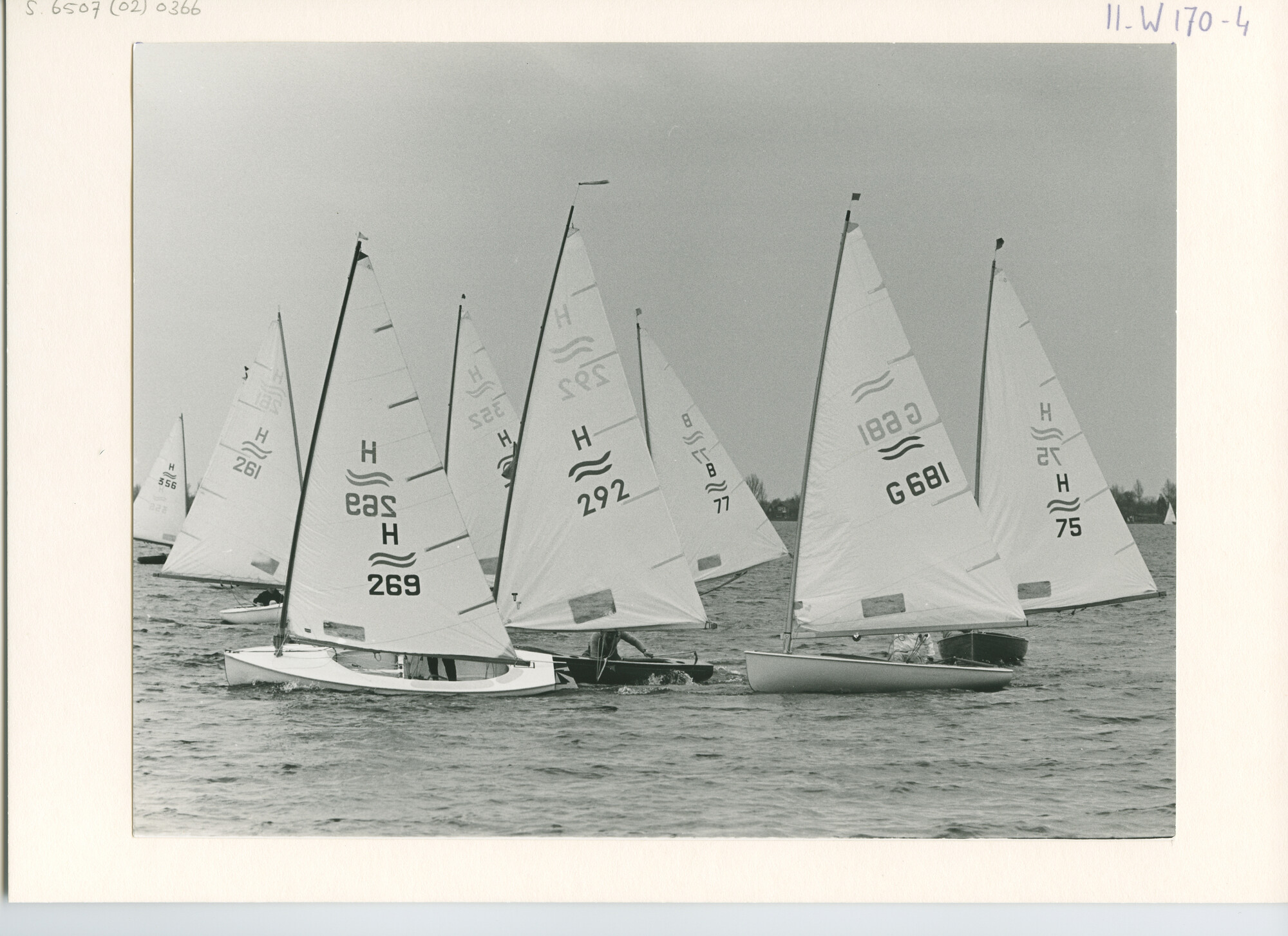 S.6507(02)0366.03; Zwart-wit foto van de Paas-ei een wedstrijd op de Loosdrechtse Plassen; foto