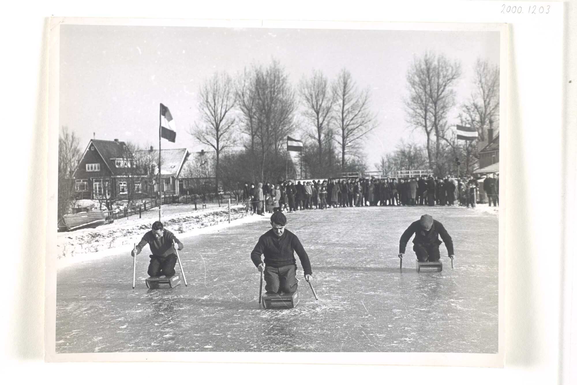 2000.1203; Nationale priksleewedstrijden in de Nieuwe Wetering, februari 1963; foto