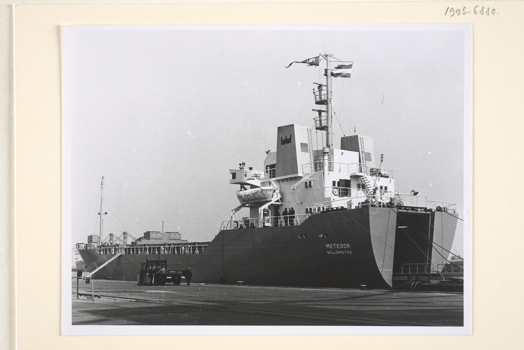 1995.6880; Het containerschip (Ro-Ro) ms. Meteoor van Meteoor Shipping (KNSM; foto