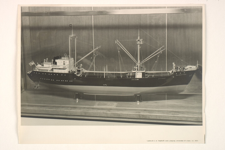 S.5219(12)0164; Foto van een scheepsmodel van het vrachtschip ms. "Balleygalley Head"; foto