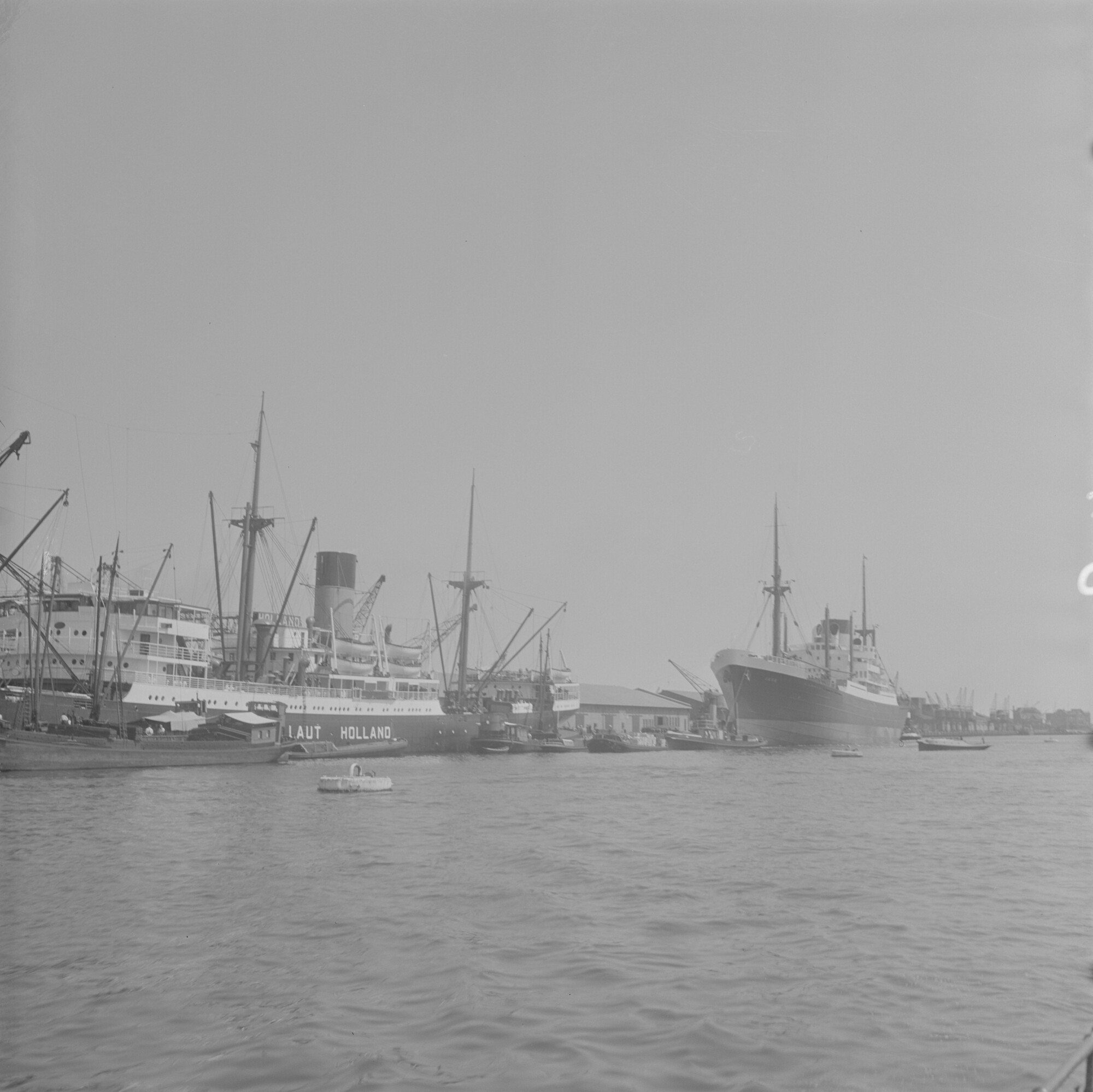 2015.2197; Negatief van ms. Poelau Laut en ms. Java aan de Javakade; negatief