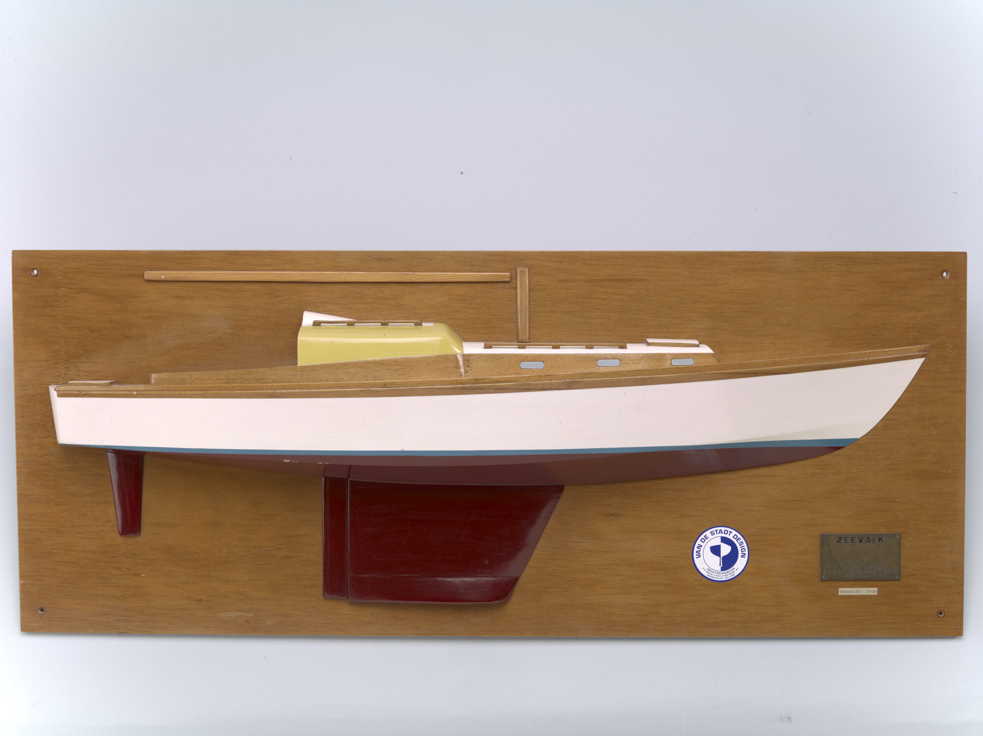 2015.0986; Halfmodel van de Zeevalk; scheepsmodel