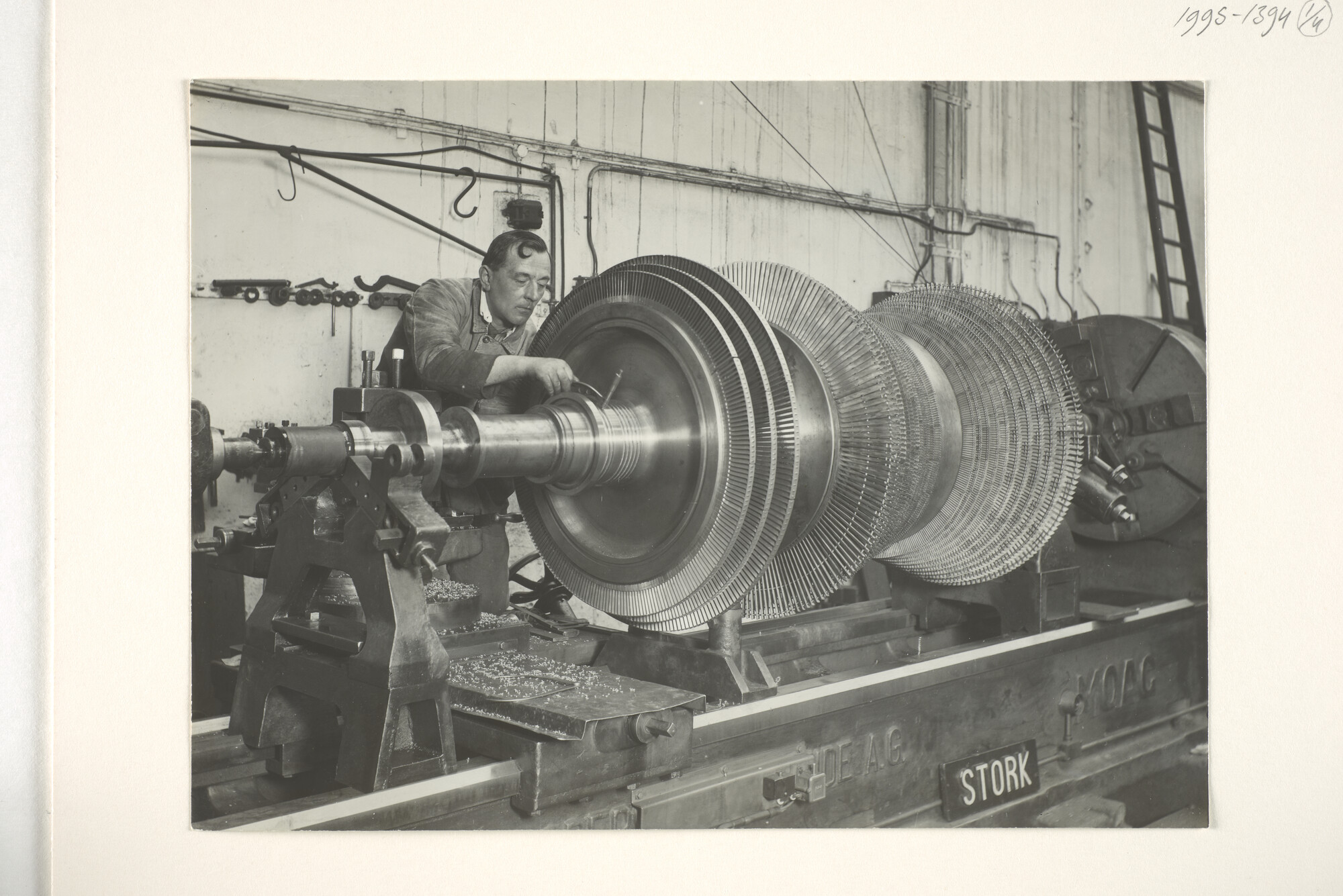 1995.1394; Detailfoto's van de Stork turbines bestemd voor het artillerie-instructieschip Hr.Ms. 'Van Kinsbergen' [...]; fotoreportage