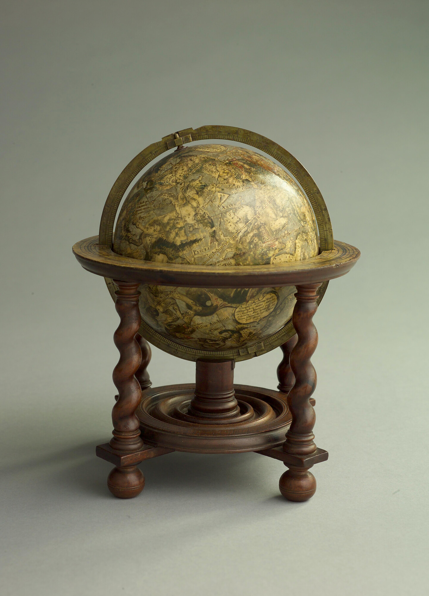 A.0233; Hemelglobe van 13,5 cm. in doorsnede door Willem Jansz. Blaeu, 1606 in de latere uitgave van na 1621; globe