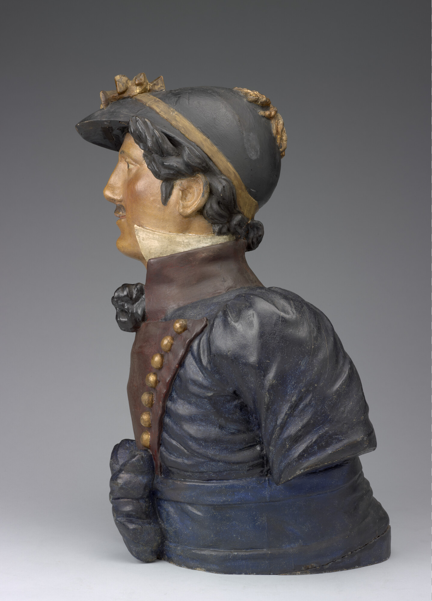 S.0132(02); Schegbeeld in de vorm van een mannentorso in uniform, 'Postiljon'; boegversiering