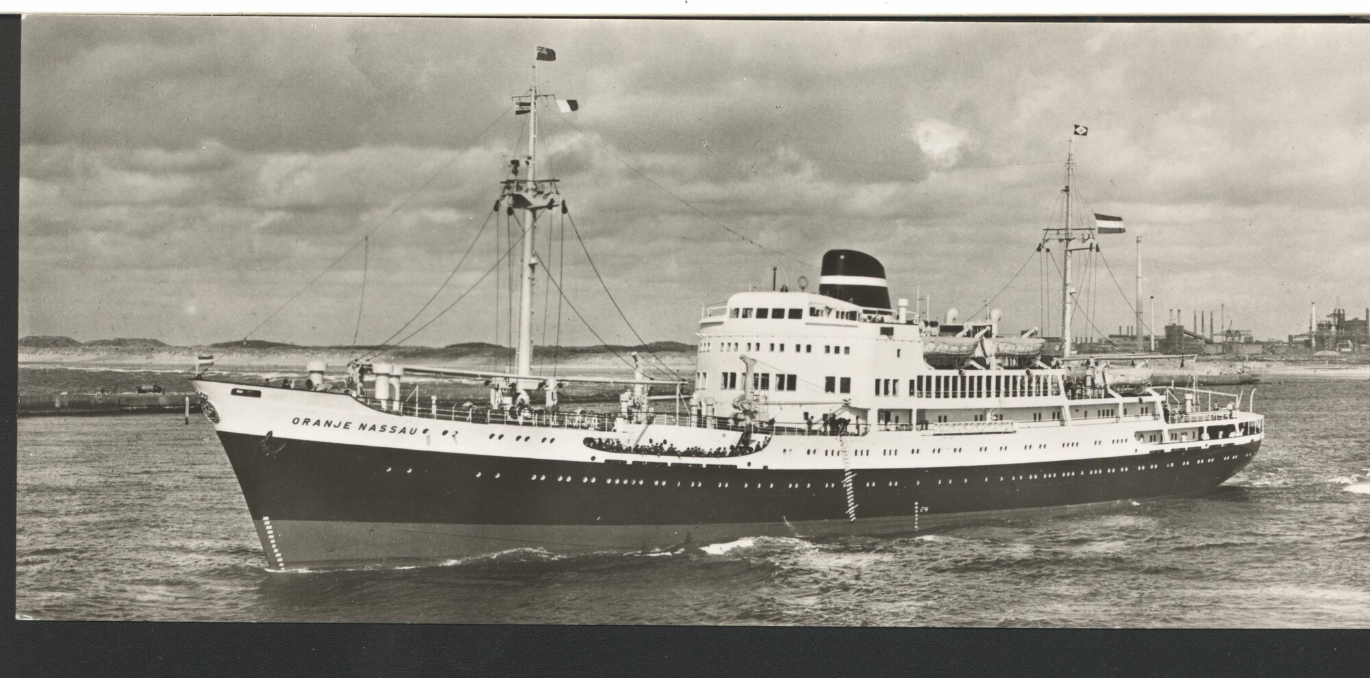 A.4426(05); Het vracht-passagiersschip ms. 'Oranje Nassau' van de Koninklijke; prentbriefkaart