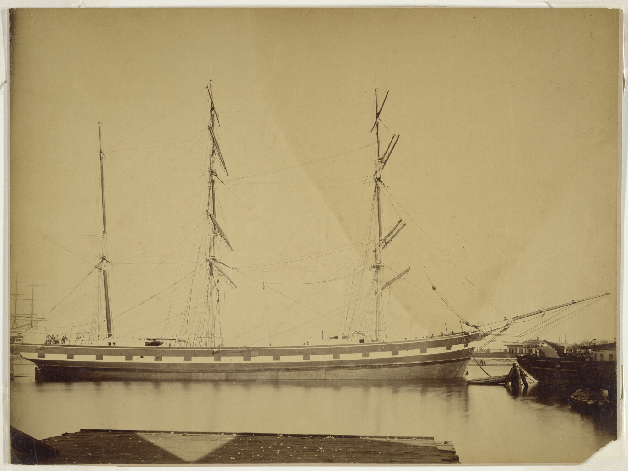 S.1156(06)135; Het barkschip 'Nachtegaal' afgemeerd aan een kade in Amsterdam; foto