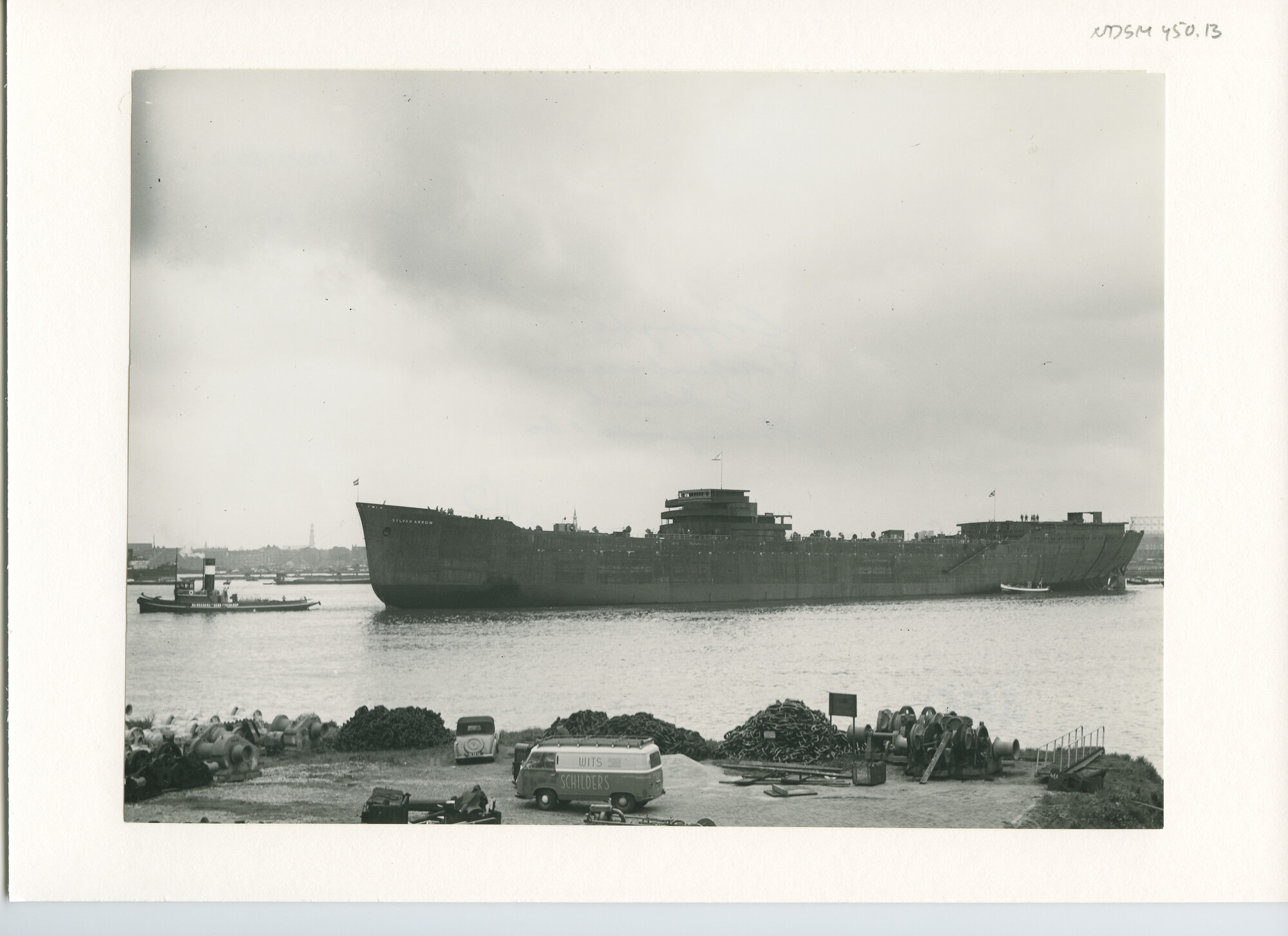 S.5444(2334)3; Foto van de tewaterlating van de tanker ts. Sylvan Arrow; foto