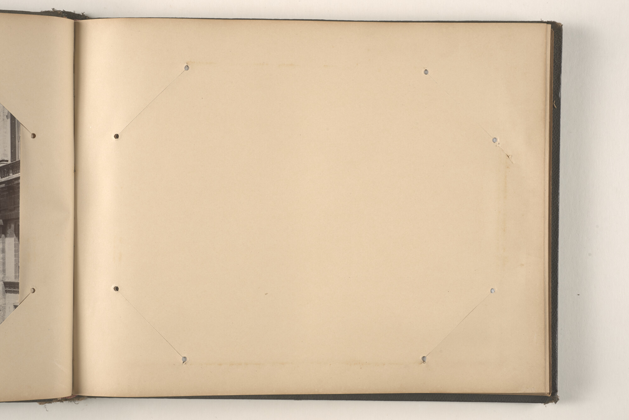 2015.0862; Fotoalbum met souvenirfoto’s verzameld tijdens de reizen van James Reginald Filz, 18 oktober 1901 t/m september 1904; fotoalbum
