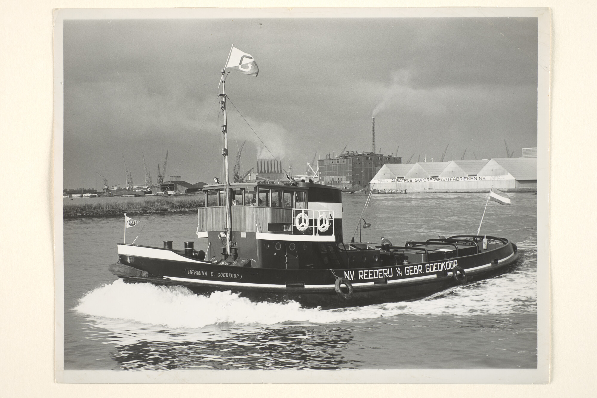 1996.3474; De sleepboot Hermina E. Goedkoop (21) van de Reederij v/h Gebr. Goedkoop in [...]; foto