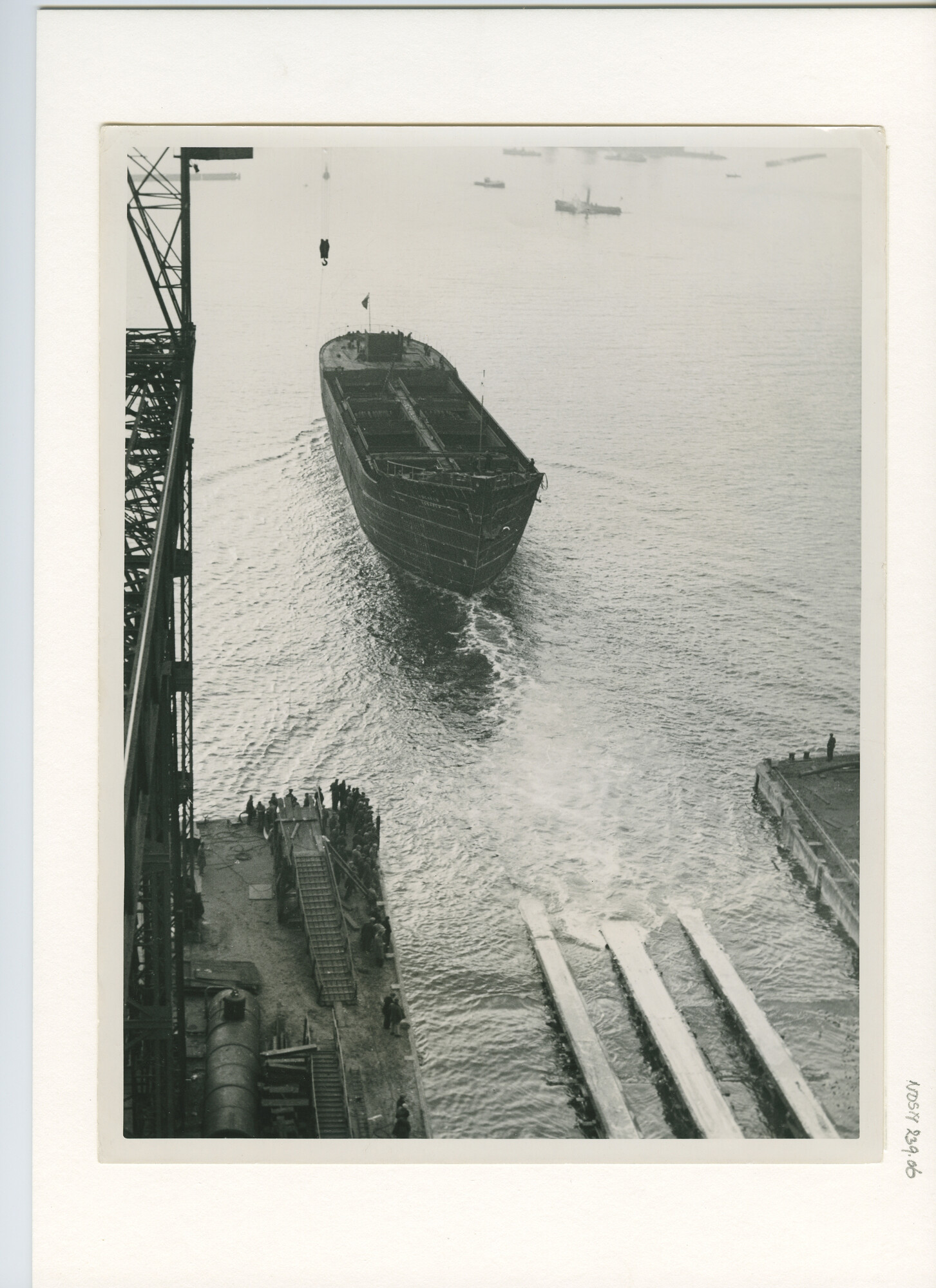 S.5444(1221)02; Foto van de tewaterlating van het vrachtschip ms. Kosarev; foto