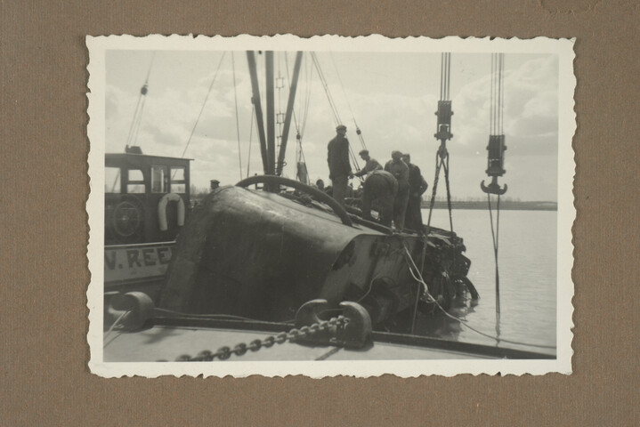 2001.1755; Omslag met vele foto's en knipsels van meest bergingsactiviteiten door Reederij v/h Gebroeders Goedkoop te Amsterdam in de periode 1929 / 1949; omslag