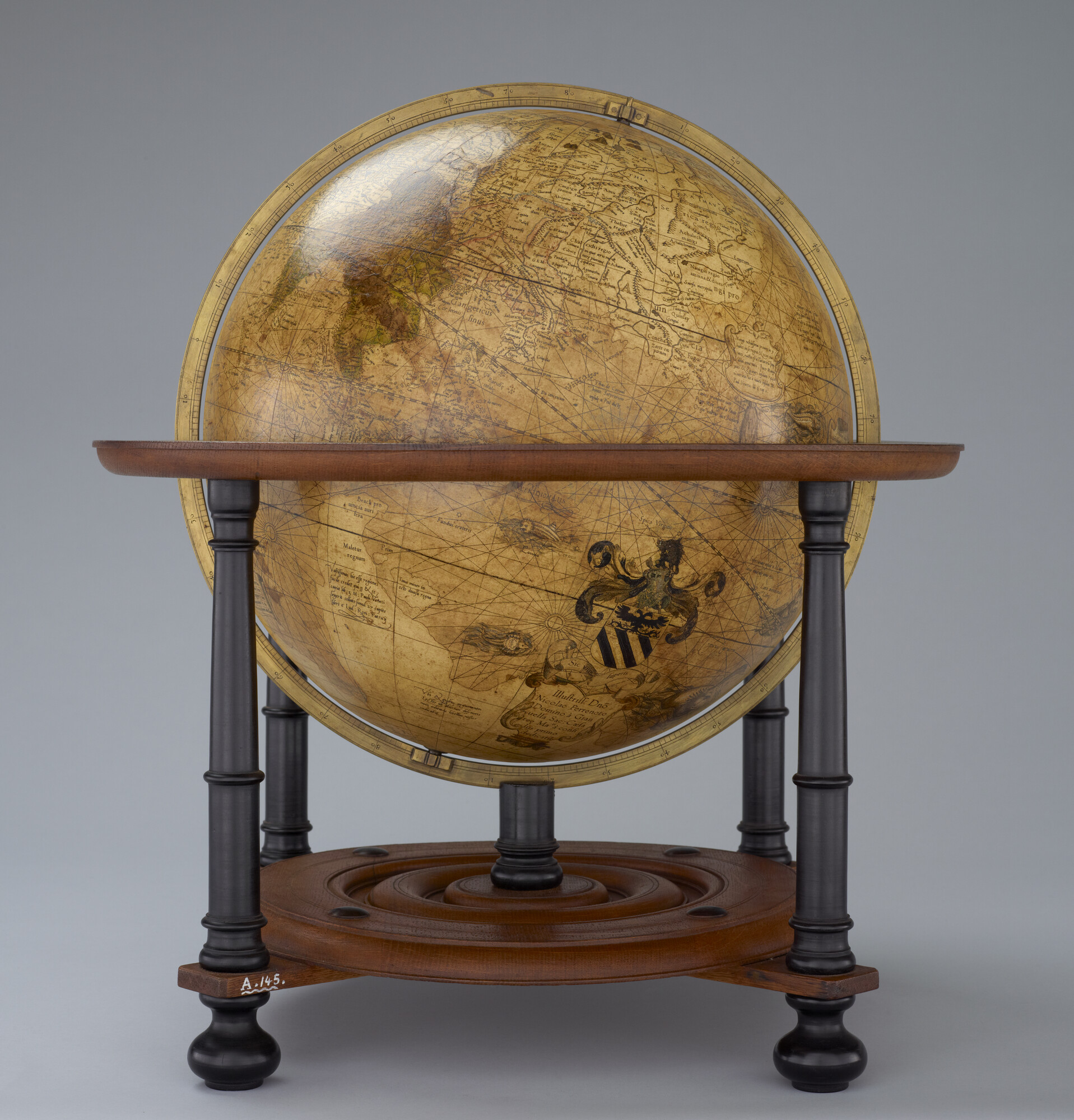 A.0145(025)01; Aardglobe van 42 cm. in doorsnede door Gerard Mercator, 1541, waarschijnlijk een facsimile editie uit 1875; globe