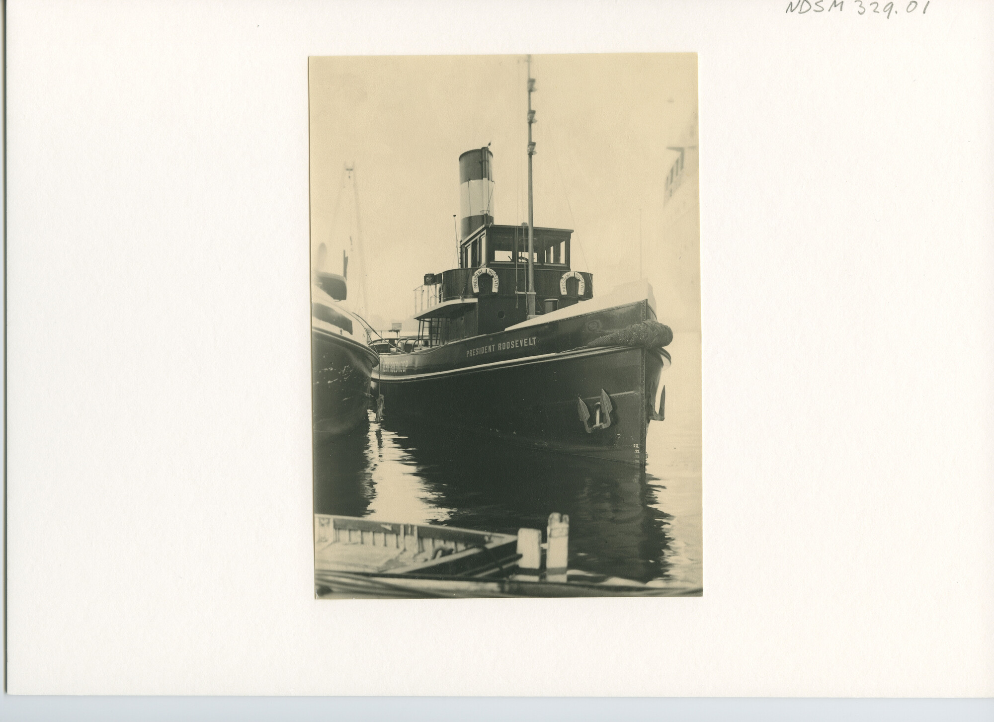 S.5444(1639); Foto van de havensleepboot President Roosevelt van de Reederij v/h Gebr Goedkoop; foto