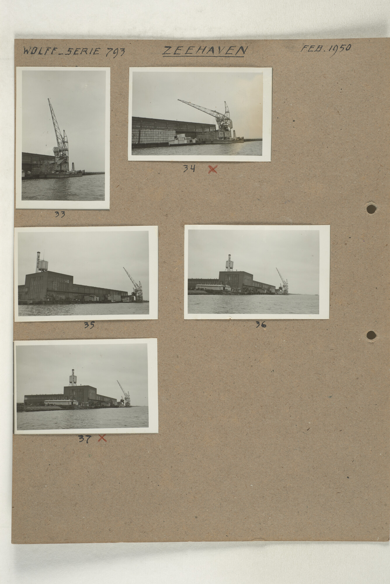 1998.2181; Omslag met een grote hoeveelheid proef foto's gemaakt in opdracht van de Gemeente Handelsinrichtingen en de Vereniging "de Amsterdamsche Haven" te Amsterdam.; omslag