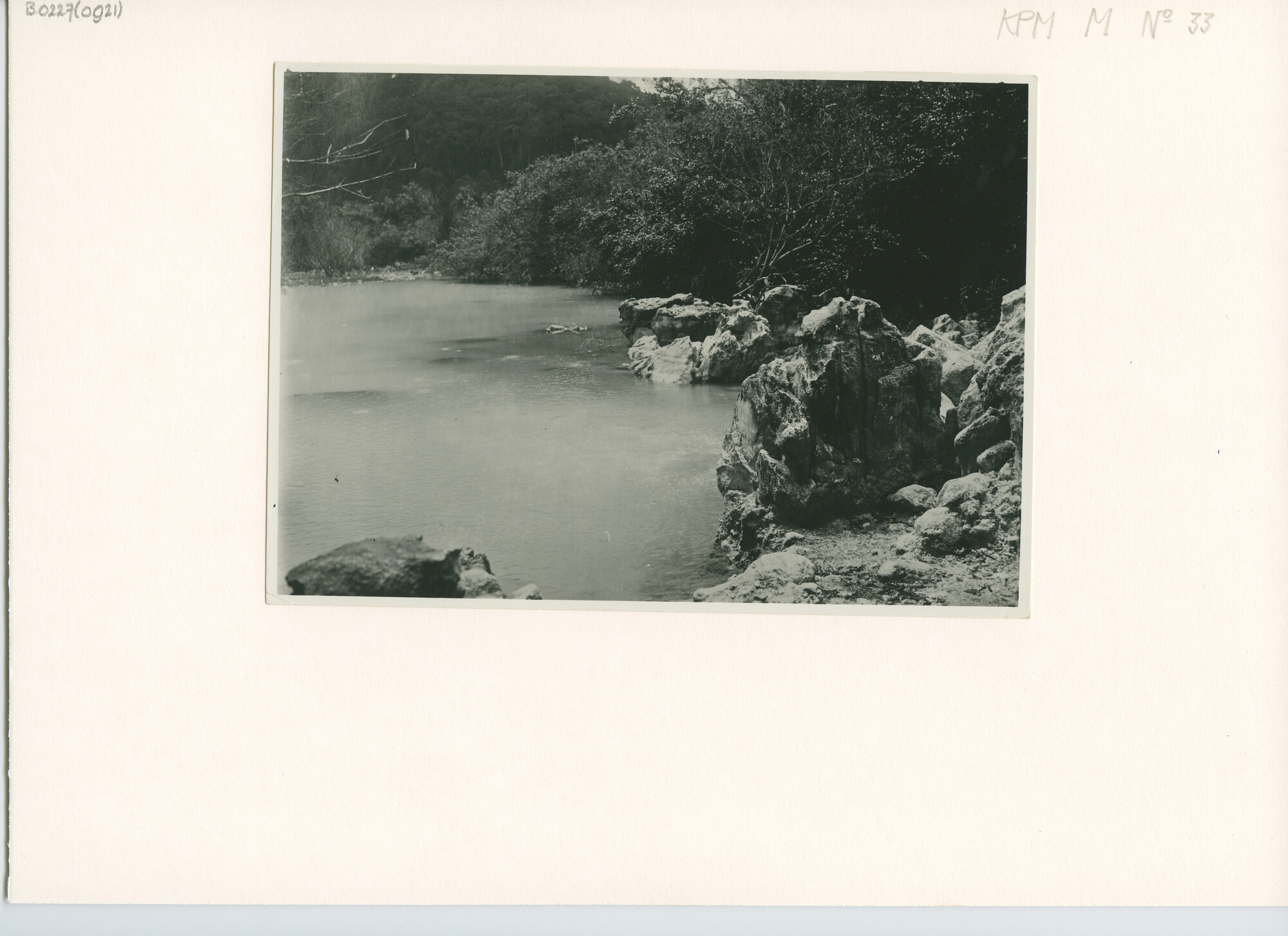 B.0227(0921); Het Zwavelmeer van de Sibajak (Sumatra); foto