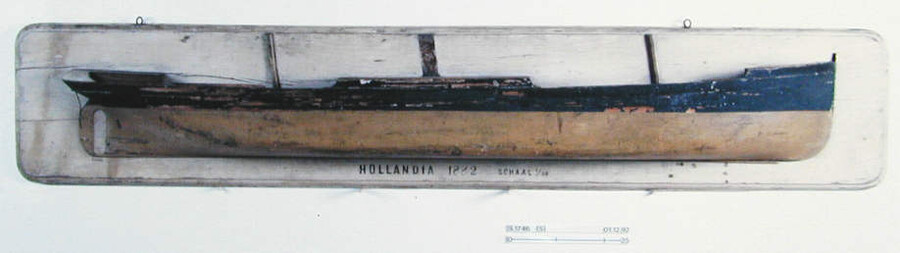 S.1746(05); Halfmodel van het schroefstoomschip Hollandia; scheepsmodel