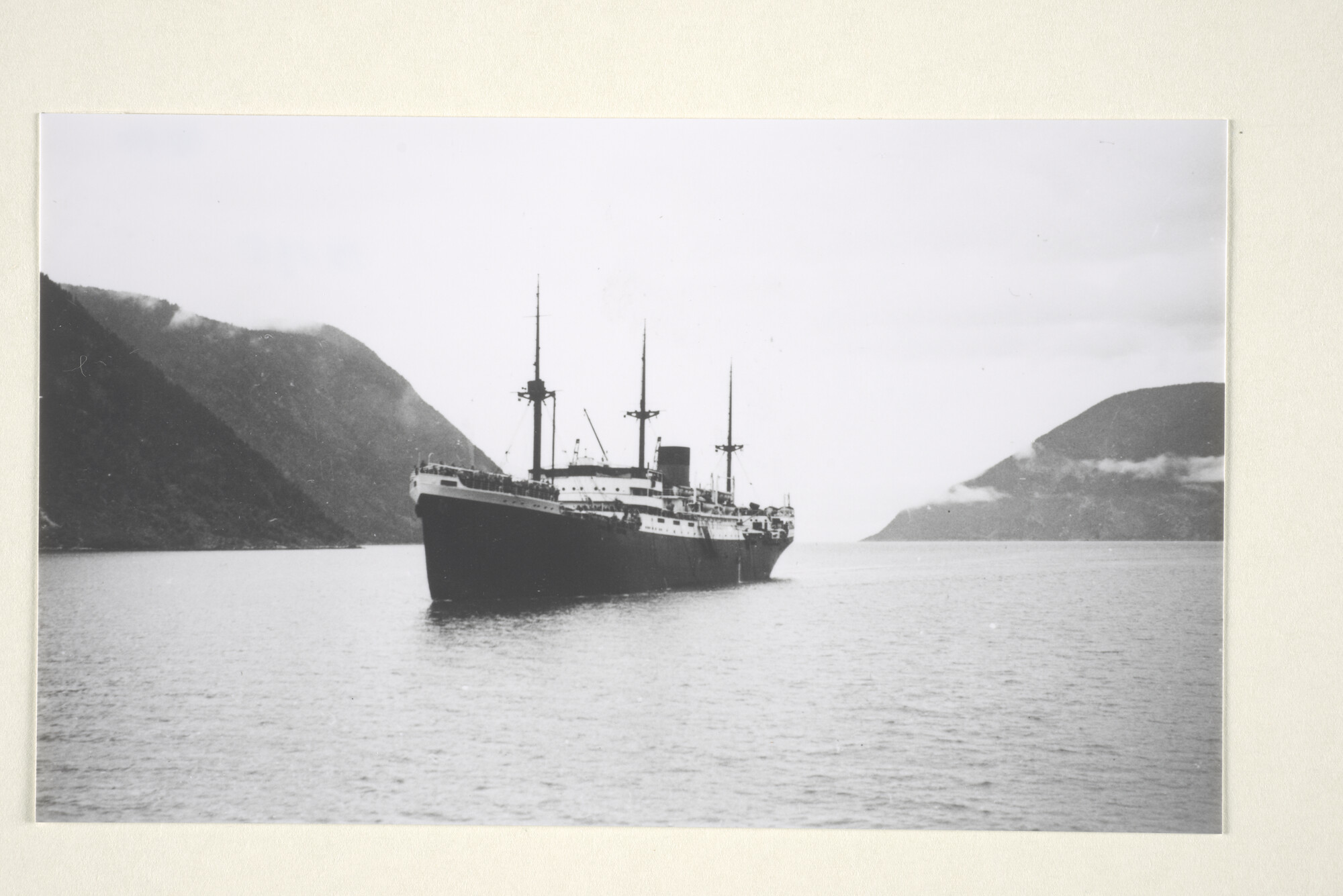 1997.1765; Het passagiersschip ms. Tarakan gezien in de Sognefjord (Noorwegen) [...]; foto