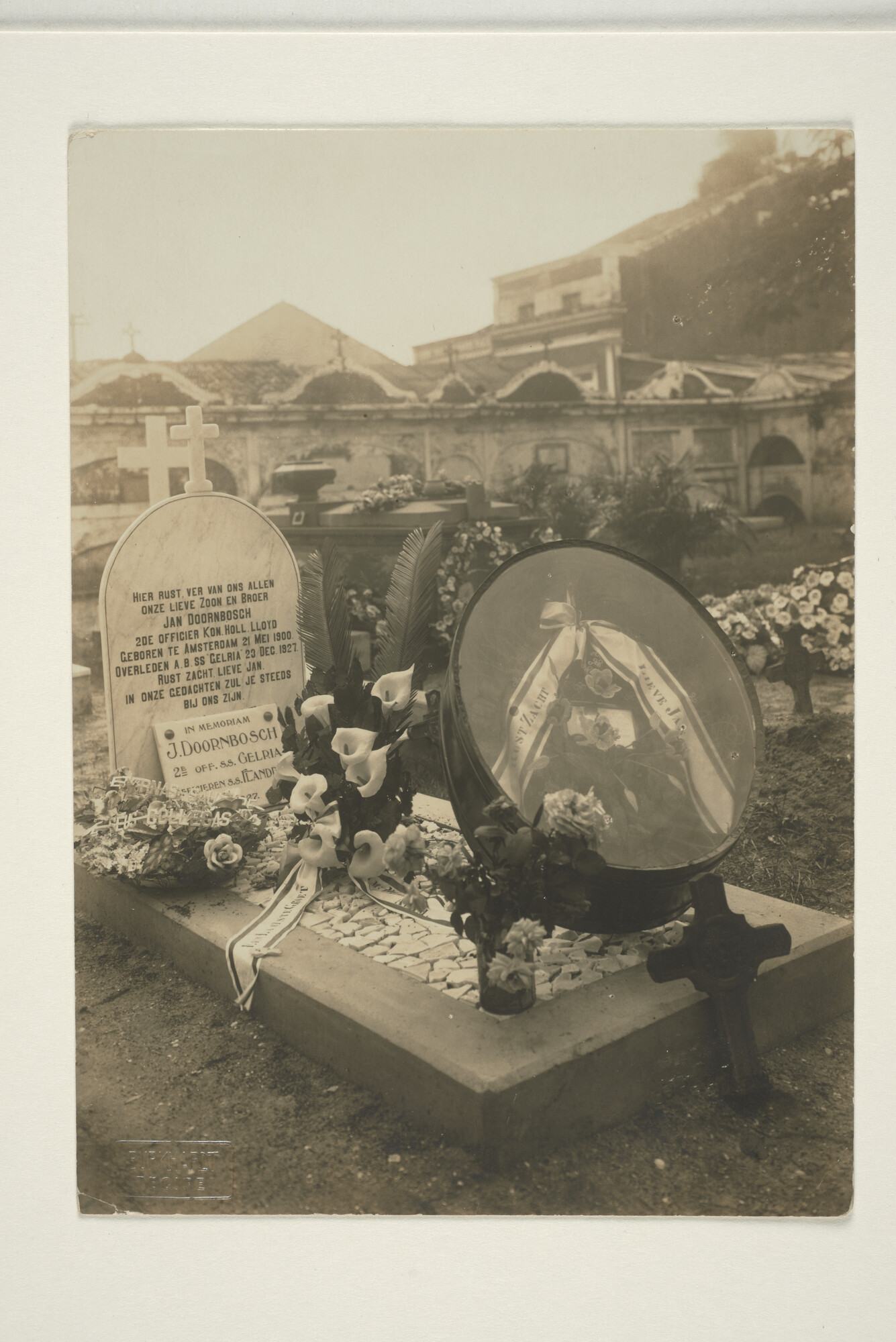 1998.2190; Foto van Het graf van Jan Doorenbosch (overleden op 20 december 1927); foto