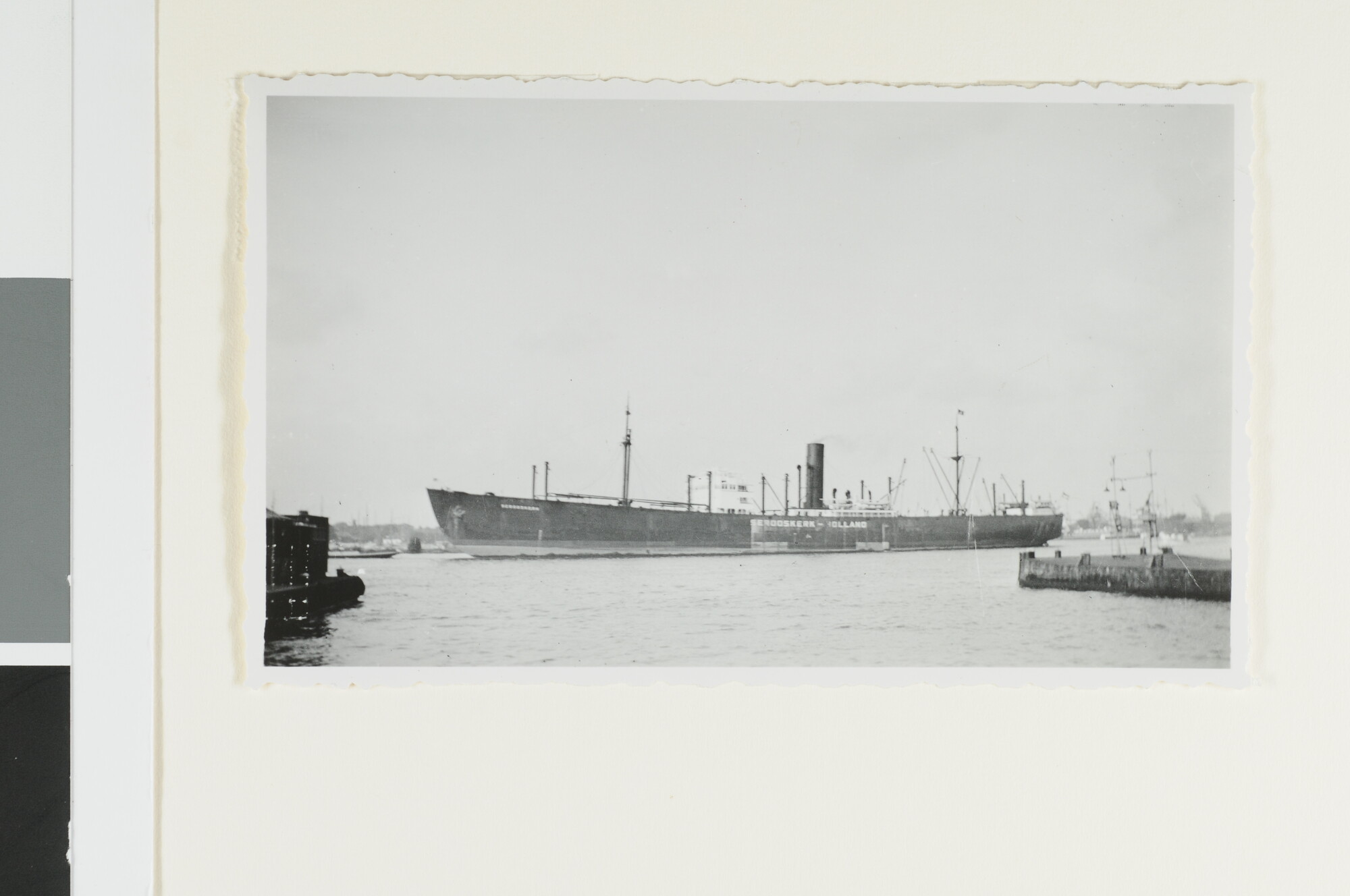 S.4380(04)497; Het vrachtschip ss. 'Serooskerk' van de VNS; foto