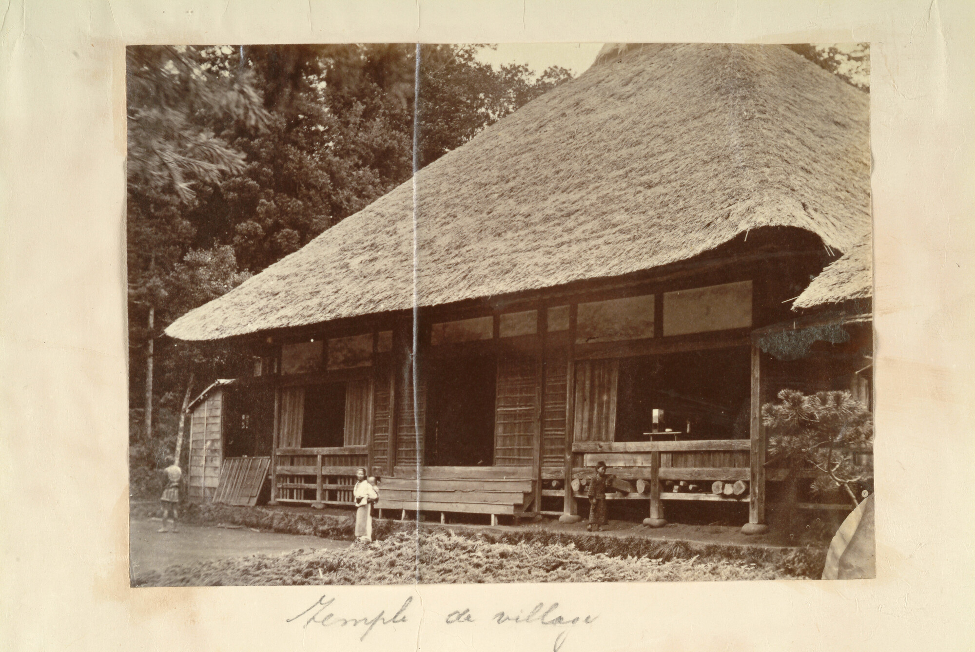 S.3628(02); Album nr. 1 uit een serie van drie van de Nederlandse consul in Japan Dirk de Graeff van Polsbroek; fotoalbum