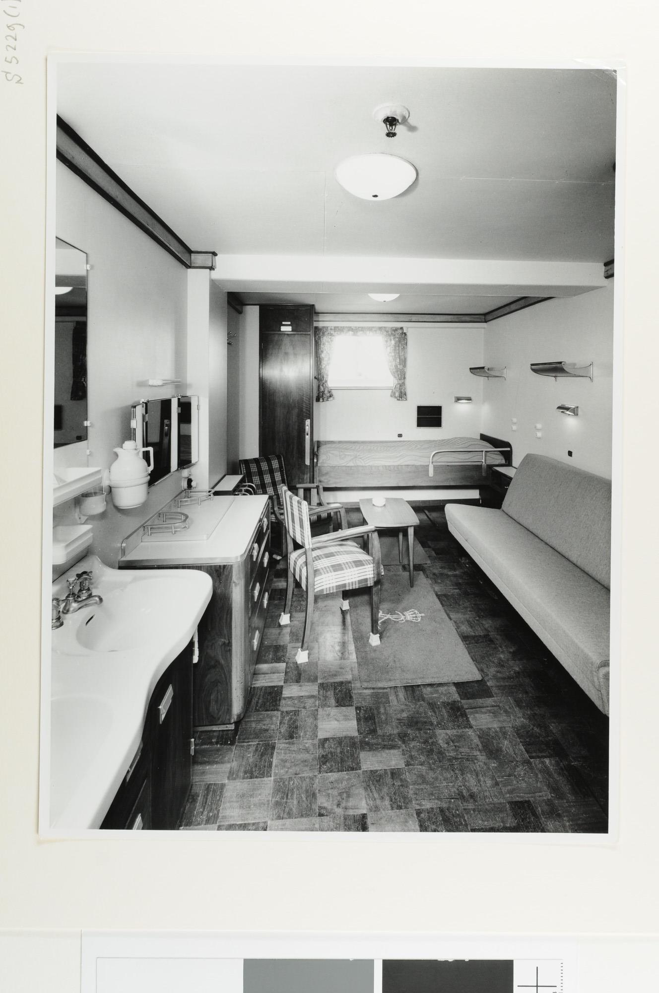 S.5229(01); Interieurfoto's genomen aan boord van ms. 'Willem Ruys' van de Koninklijke Rotterdamsche Lloyd [...]; fotoreportage