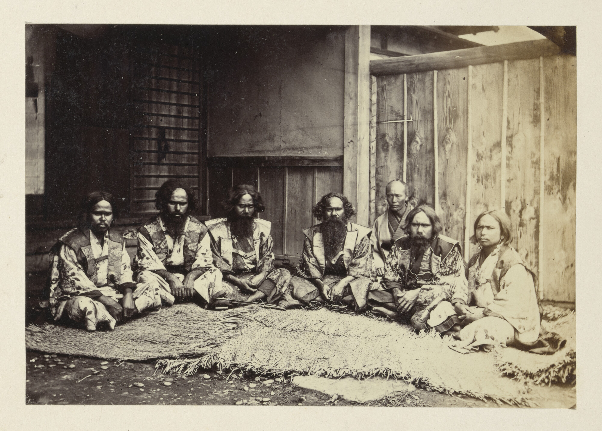 S.3628(04)024; Groepsportret van zeven Ainu, de oorspronkelijke bewoners van het eiland Hokkaido ; foto
