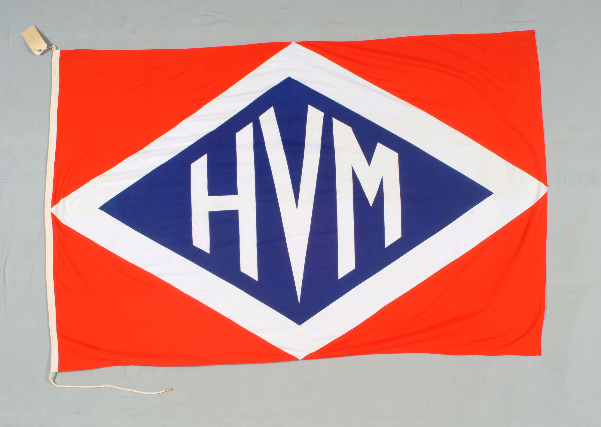 1992.0504; Rederijvlag van de Hollandse Vrachtvaart Maatschappij N.V. te Amsterdam; vlag