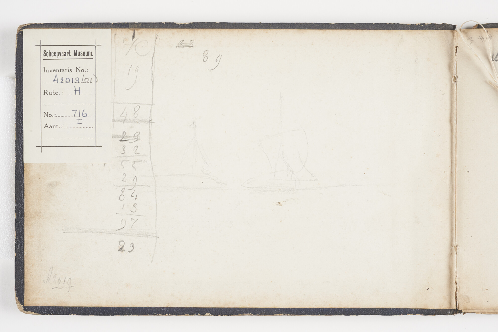 A.2019(01); Schetsboek met studies van binnenvaartschepen en zeeschepen; schetsboek