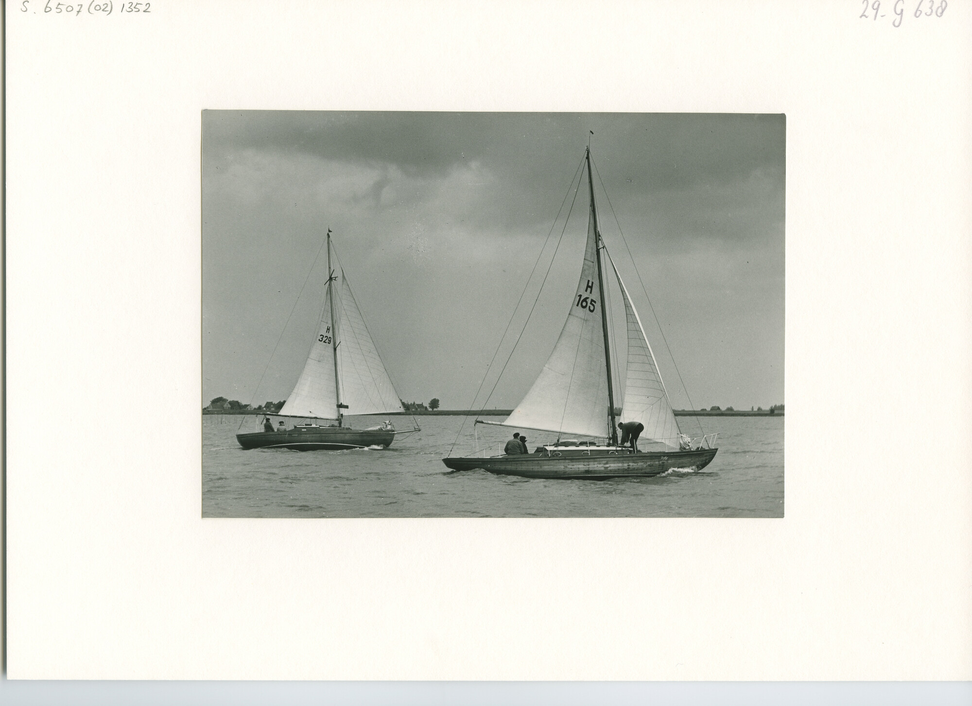 S.6507(02)1352.01; Zwart-wit foto van de zeilwedstrijden op het Buiten IJ en IJsselmeer; foto