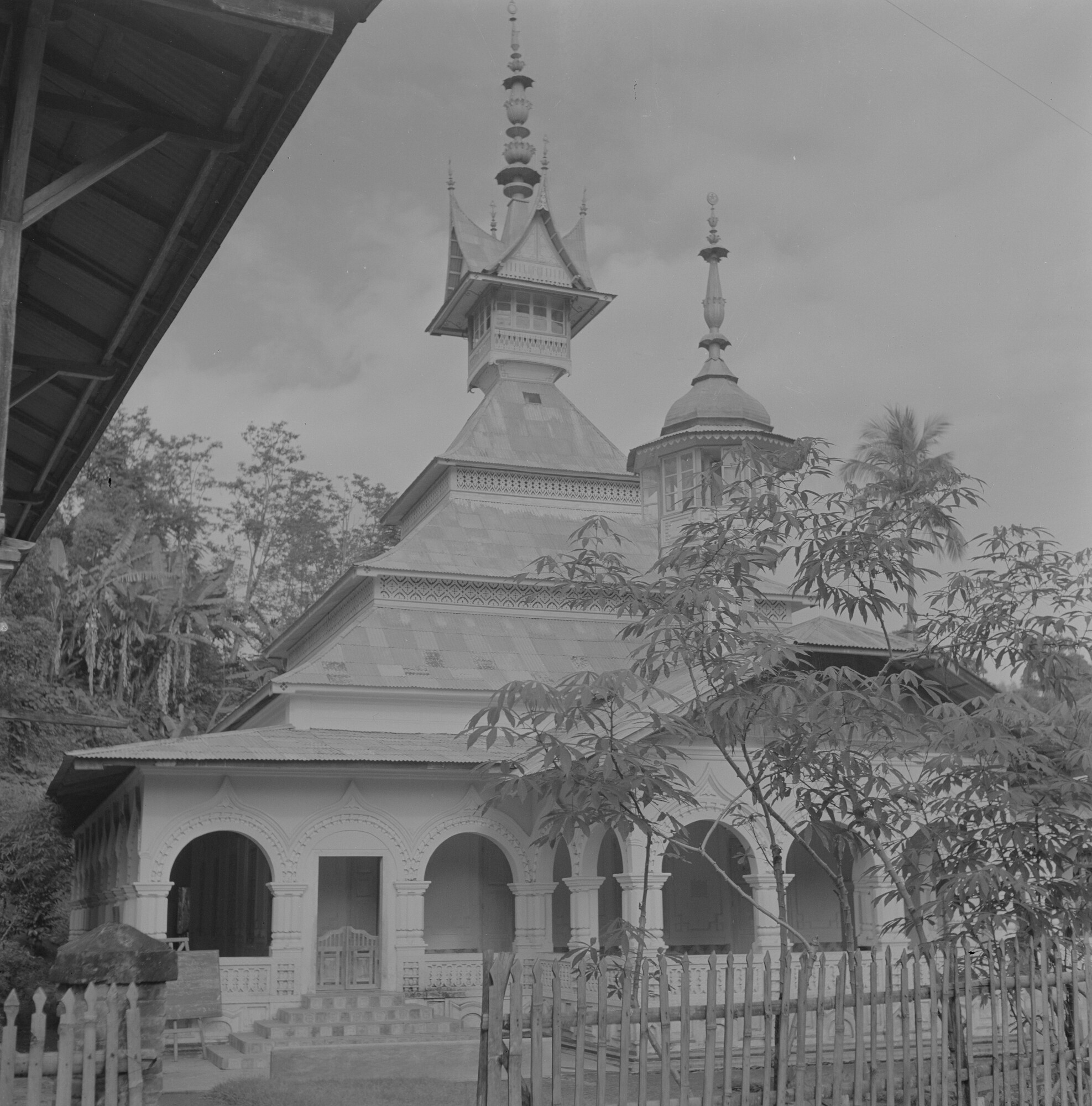 2015.2979; Negatief van een tempel in Fort de Kock; negatief